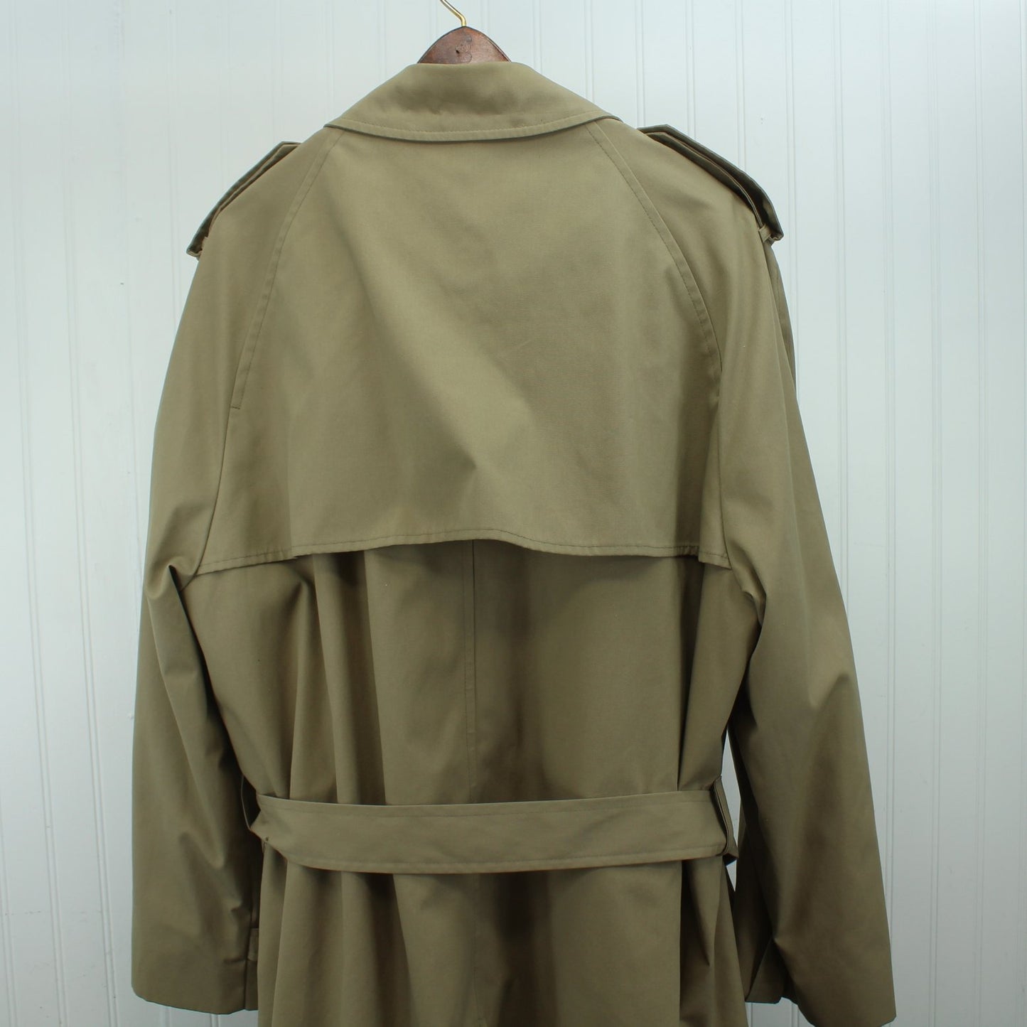 London Fog Trench Coat Men's 46L Dbl Breast Removable Thinsulate Lining back shoulder view