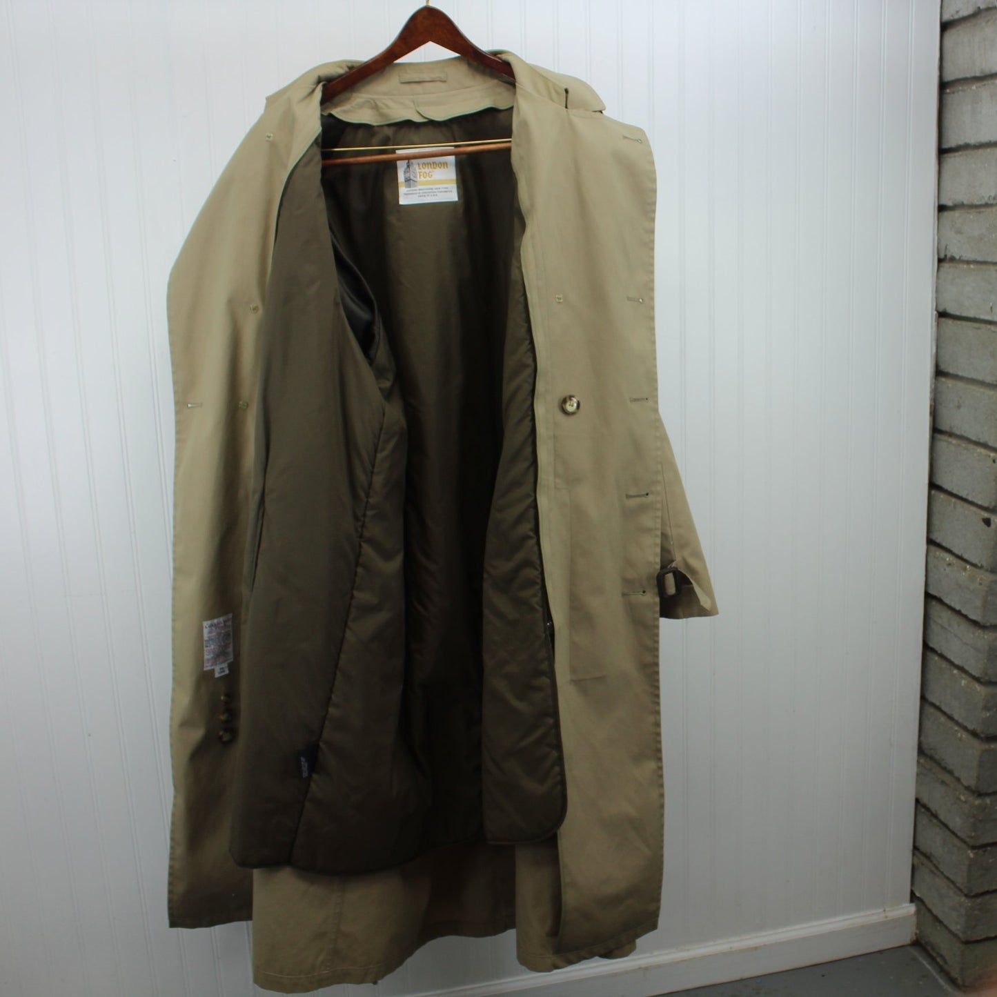London Fog Trench Coat Men's 46L Dbl Breast Removable Thinsulate Lining inside lining view