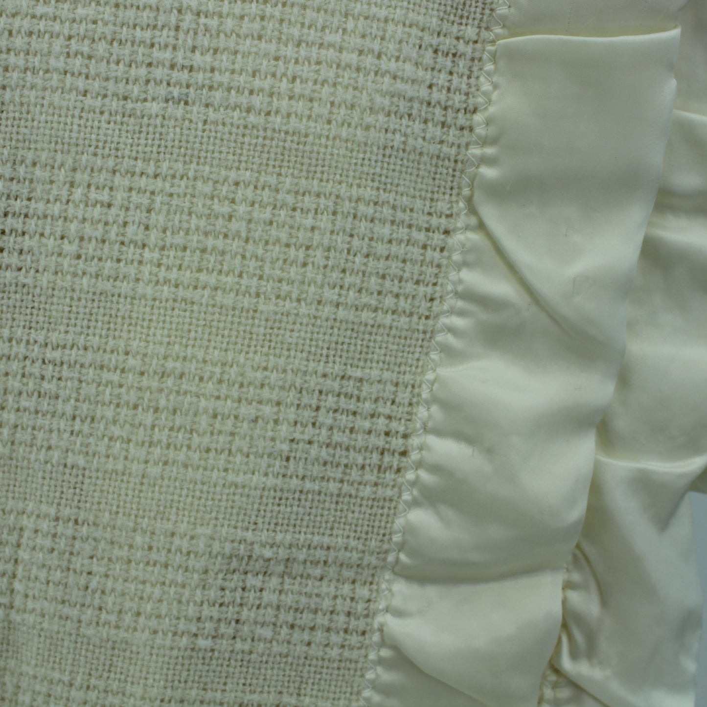 Faribault Faribo Washable Wool Blend Blanket Ivory Basketweave 102" X 87" closeup wool blend and binding view