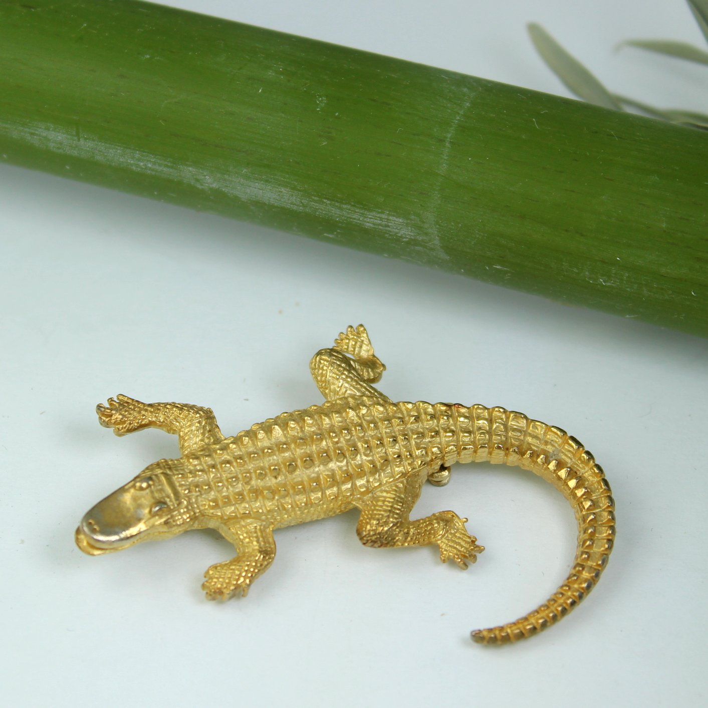 Highly Detailed Alligator Pin Brooch Bright Gold 2 3/4" Length closeup
