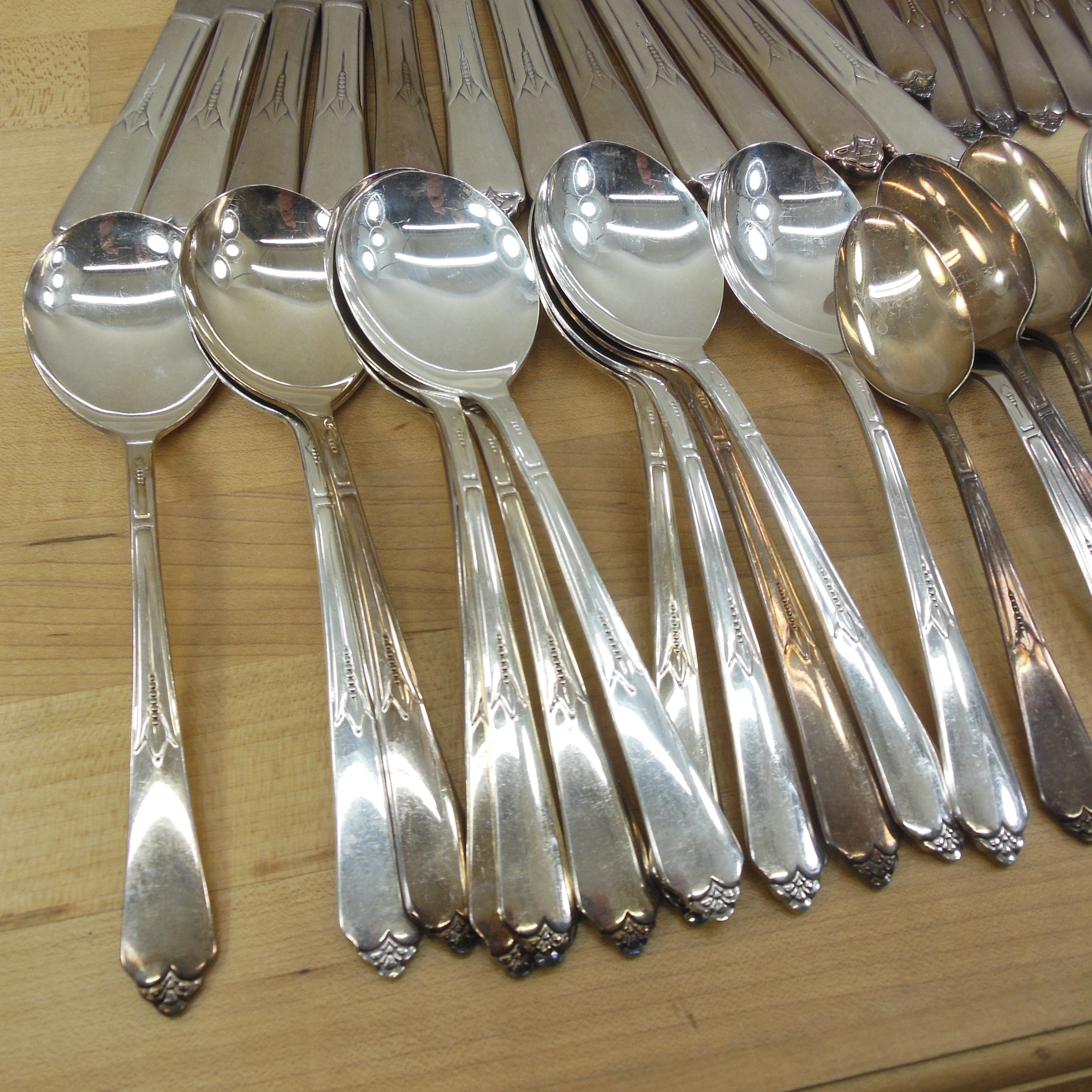 Good 1960 International Silver Rogers & Bro Inspiration Pattern 50 piece set Complete Service for 8