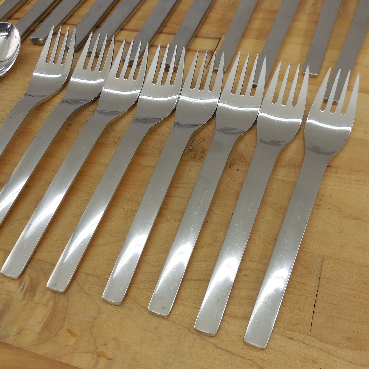 Towle Supreme Cutlery Ingrid Flatware 24 Lot Knife Fork Spoon Used
