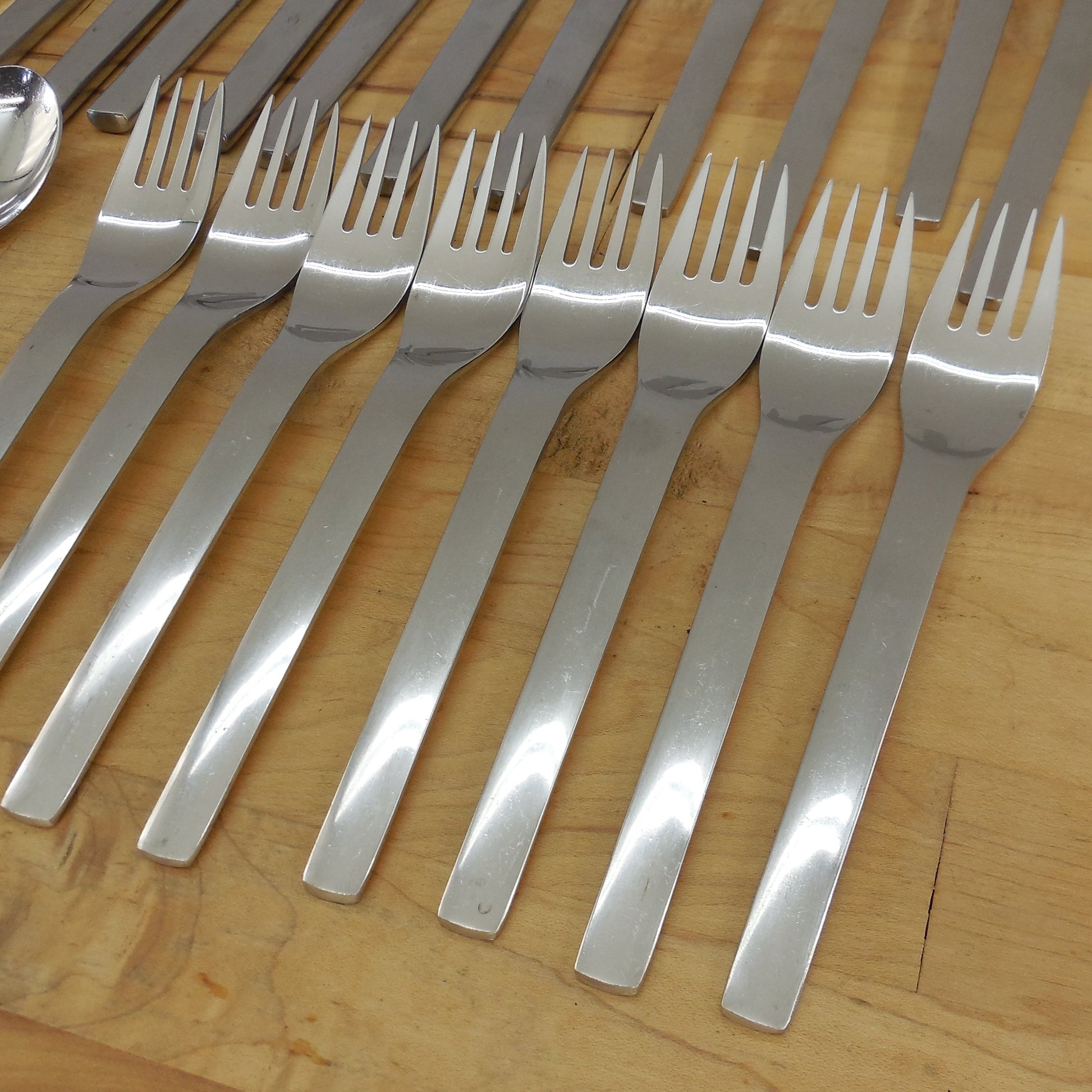 Towle Supreme Cutlery Ingrid Flatware 24 Lot Knife Fork Spoon Used