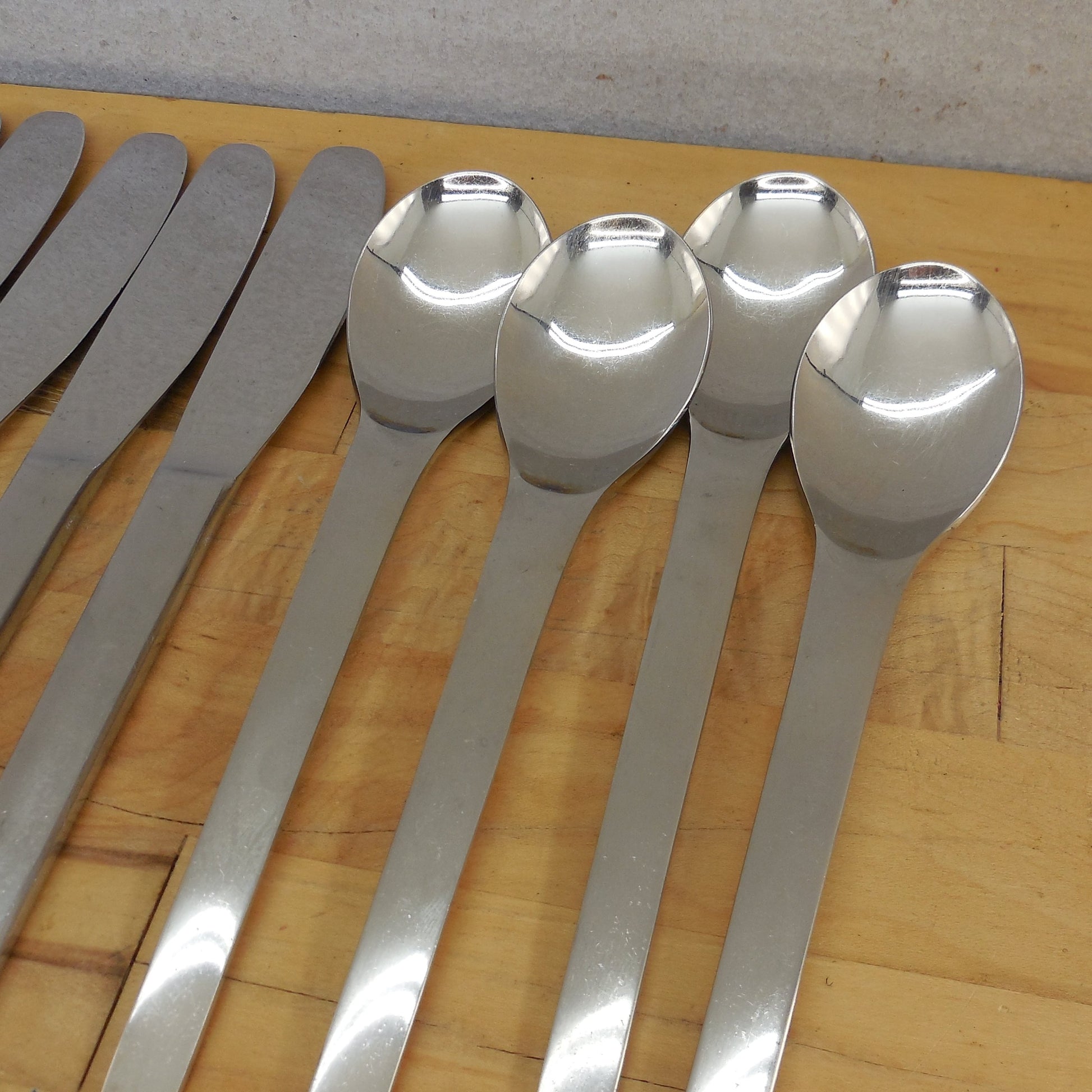 Towle Supreme Cutlery Ingrid Flatware 24 Lot Knife Fork Spoon Flat Handle