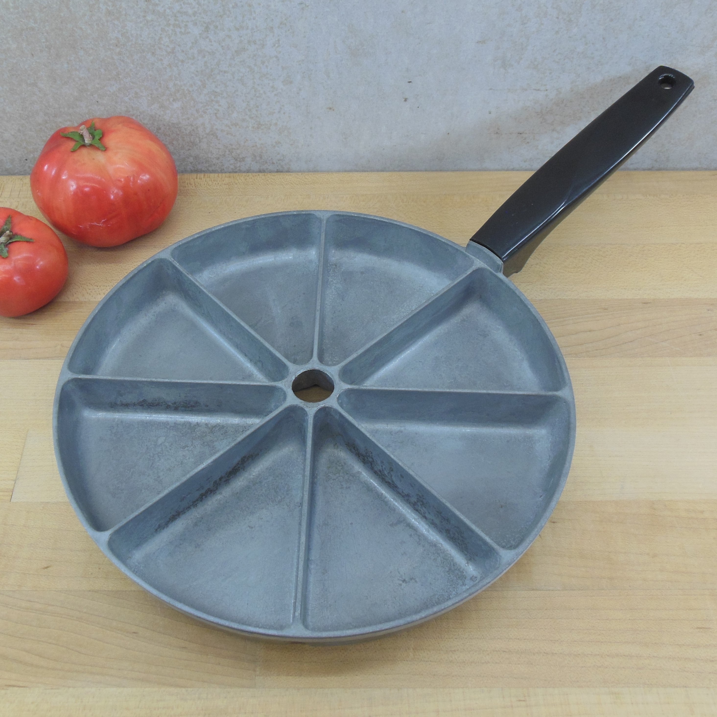 Nordic Ware Jon E Bake Divided Cornbread Pan Skillet - Northland Alumi ...