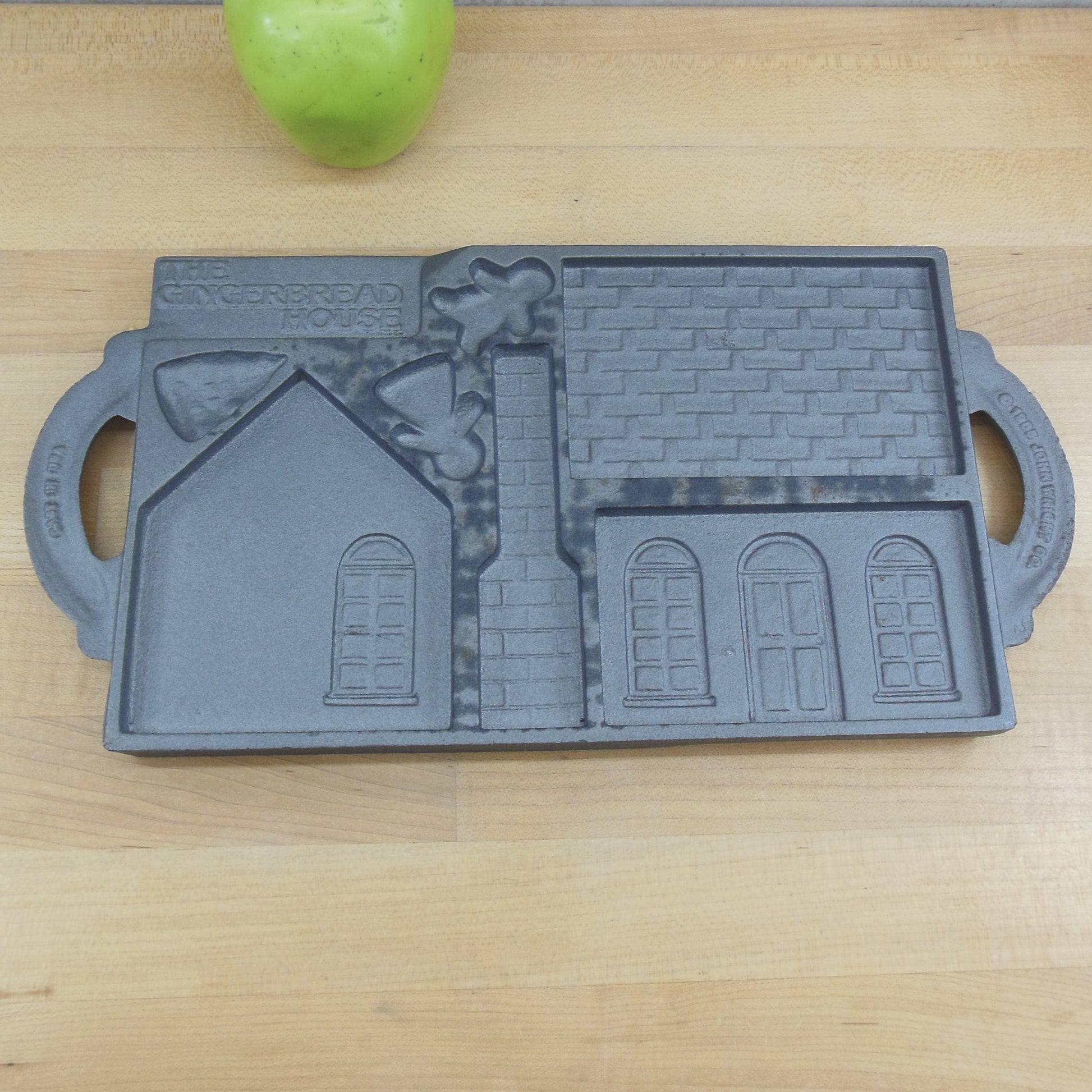 John Wright 1985 Cast Iron Gingerbread House Cookie Mold Pan Vintage