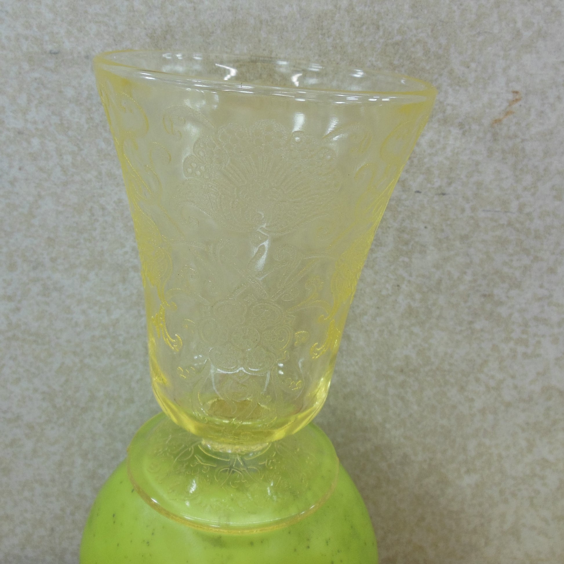 Hazel Atlas Florentine Yellow 2 - Footed Juice Glasses 9 Set used