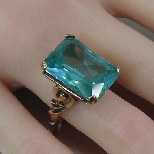 Cocktail Ring 10K Yellow Gold Faceted Rectangular Blue Topaz Size 7