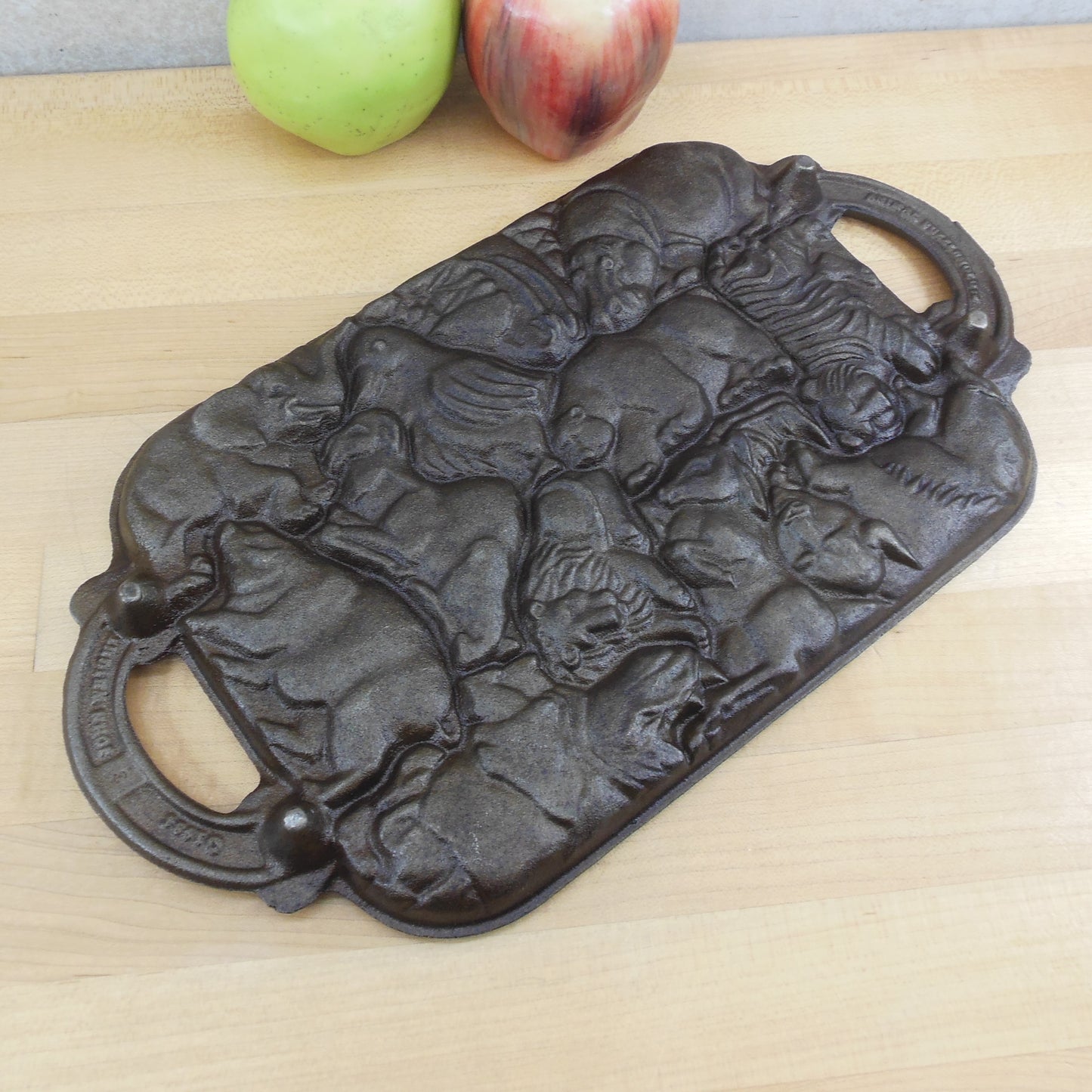 John Wright 1984 Cast Iron Animal Puzzle Cookie Mold Pan Used