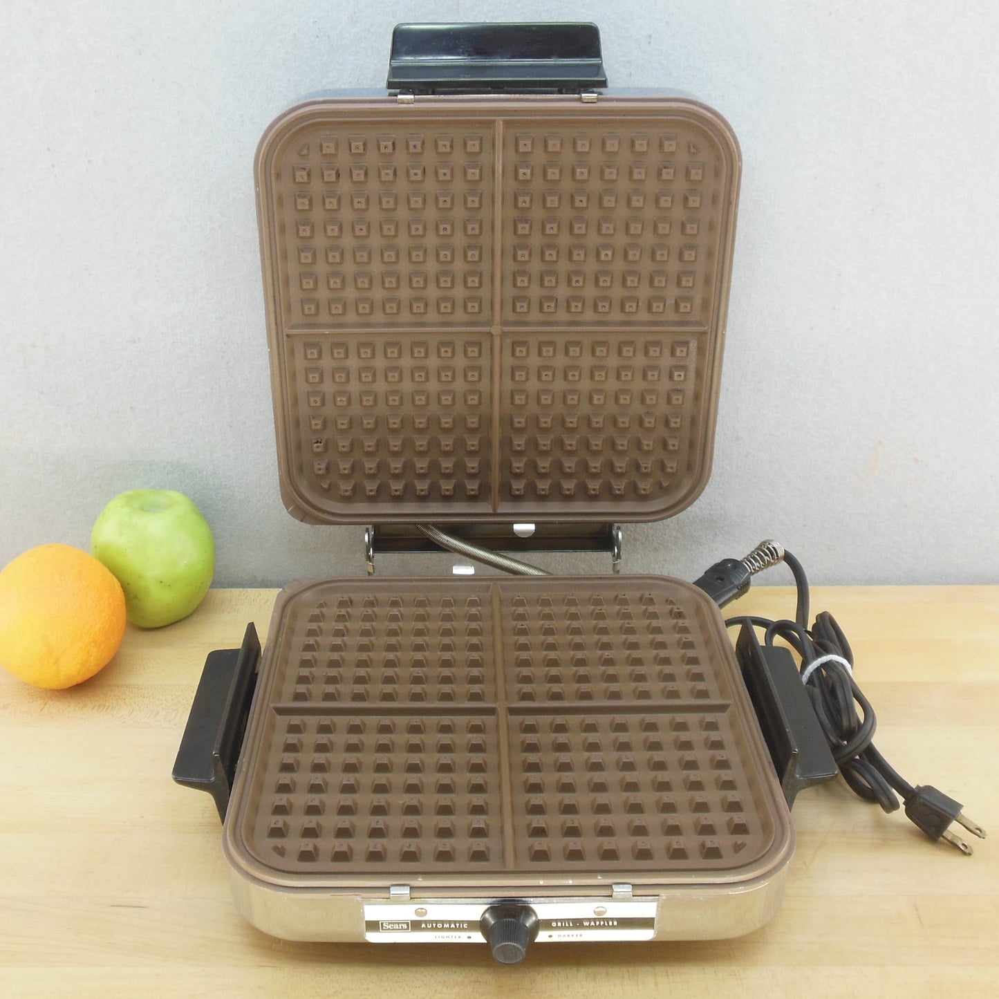 Kenmore Sears 1969 Chrome Grill Waffle Maker Non-Stick 632.64682 Teflon II