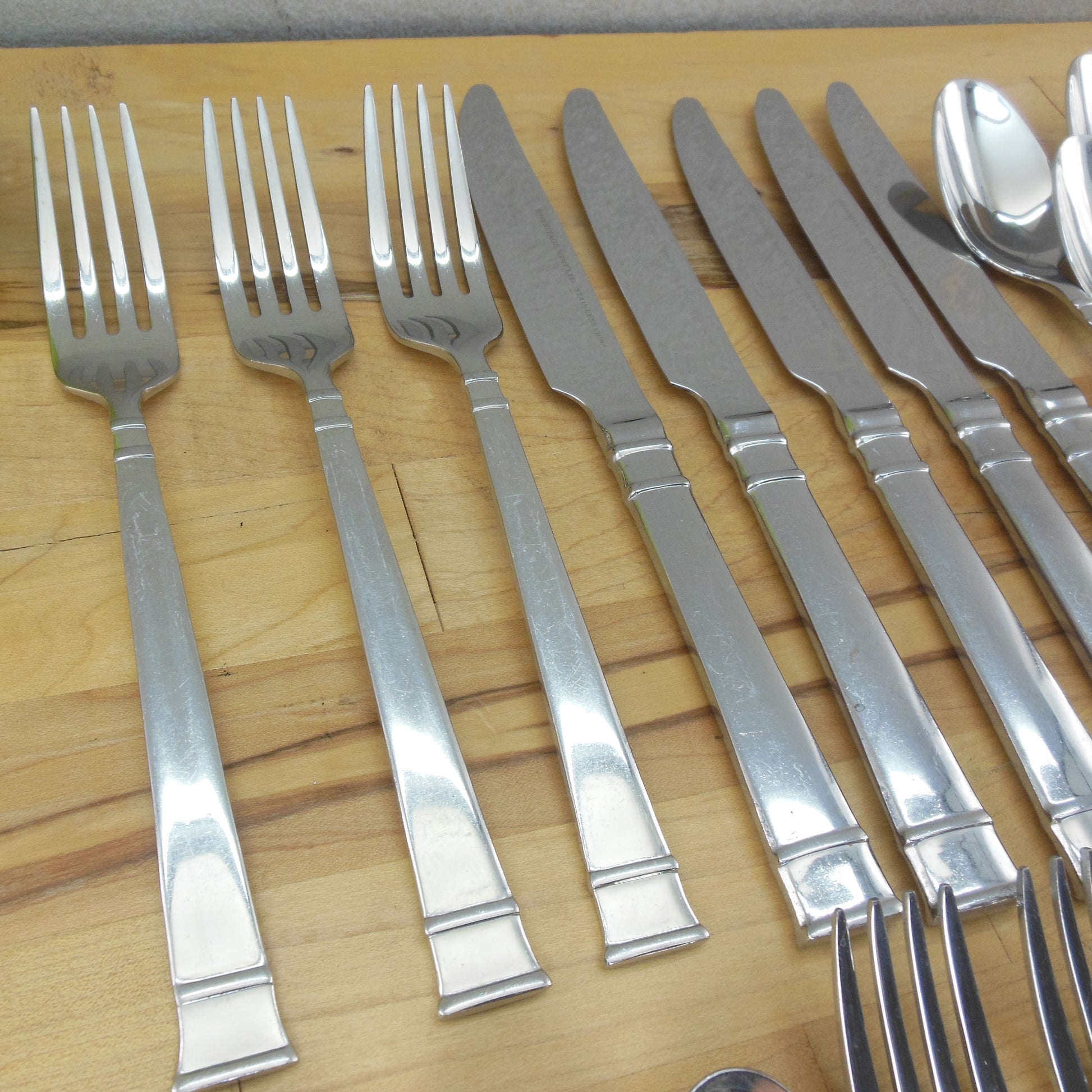 Heritage Mint Bentley Stainless Flatware Lot 24 Pcs. Fork Spoon Knife Wear