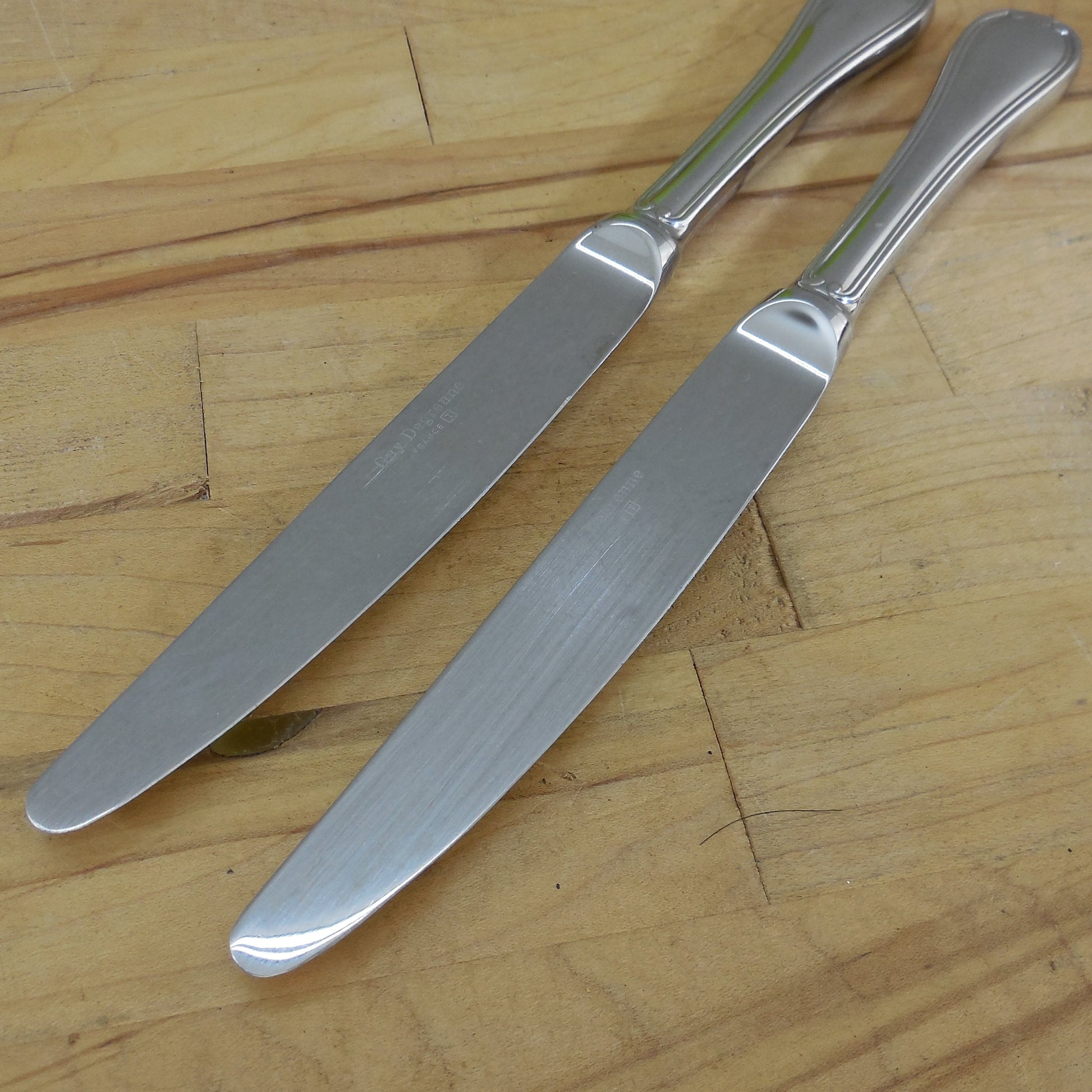 Guy DeGrenne France Renoir Stainless Glossy Flatware - 2 Dinner Knives used