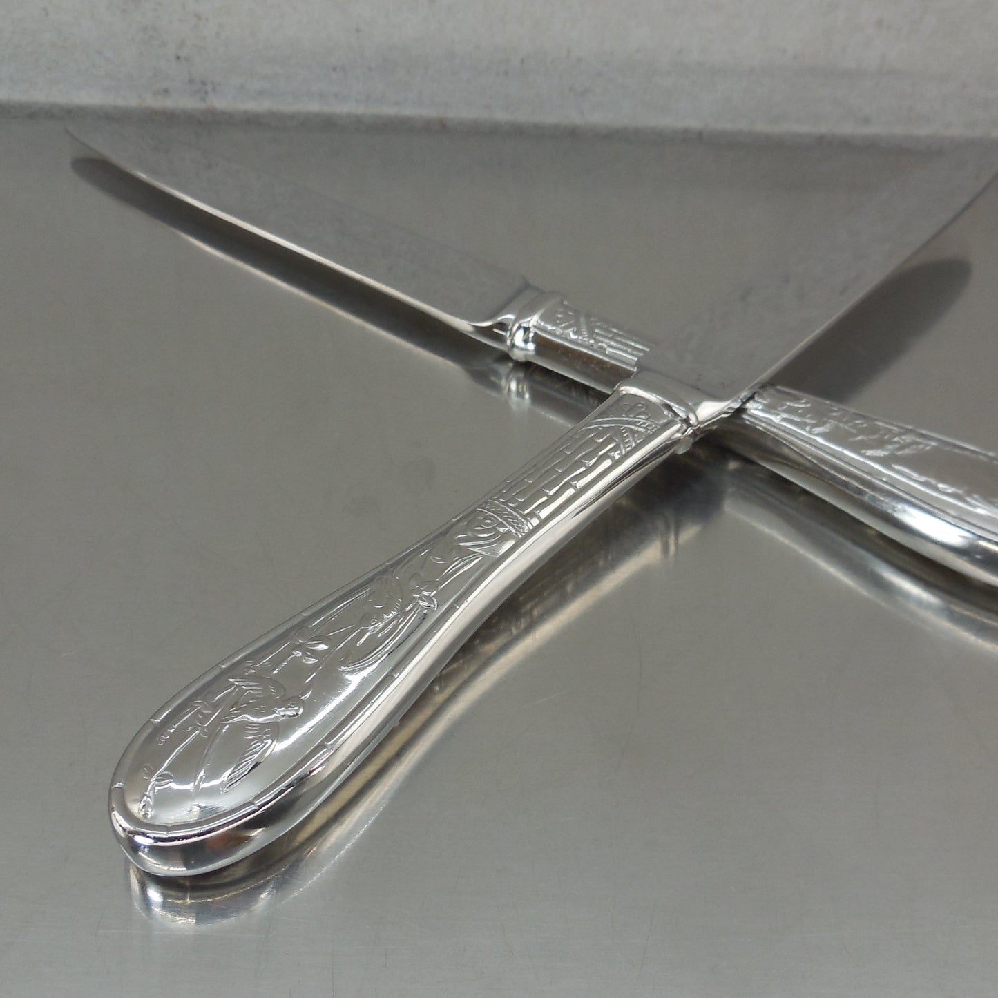 Ricci Argentieri Japanese Bird Stainless Flatware - 2 Dinner Knives 9-1/2"