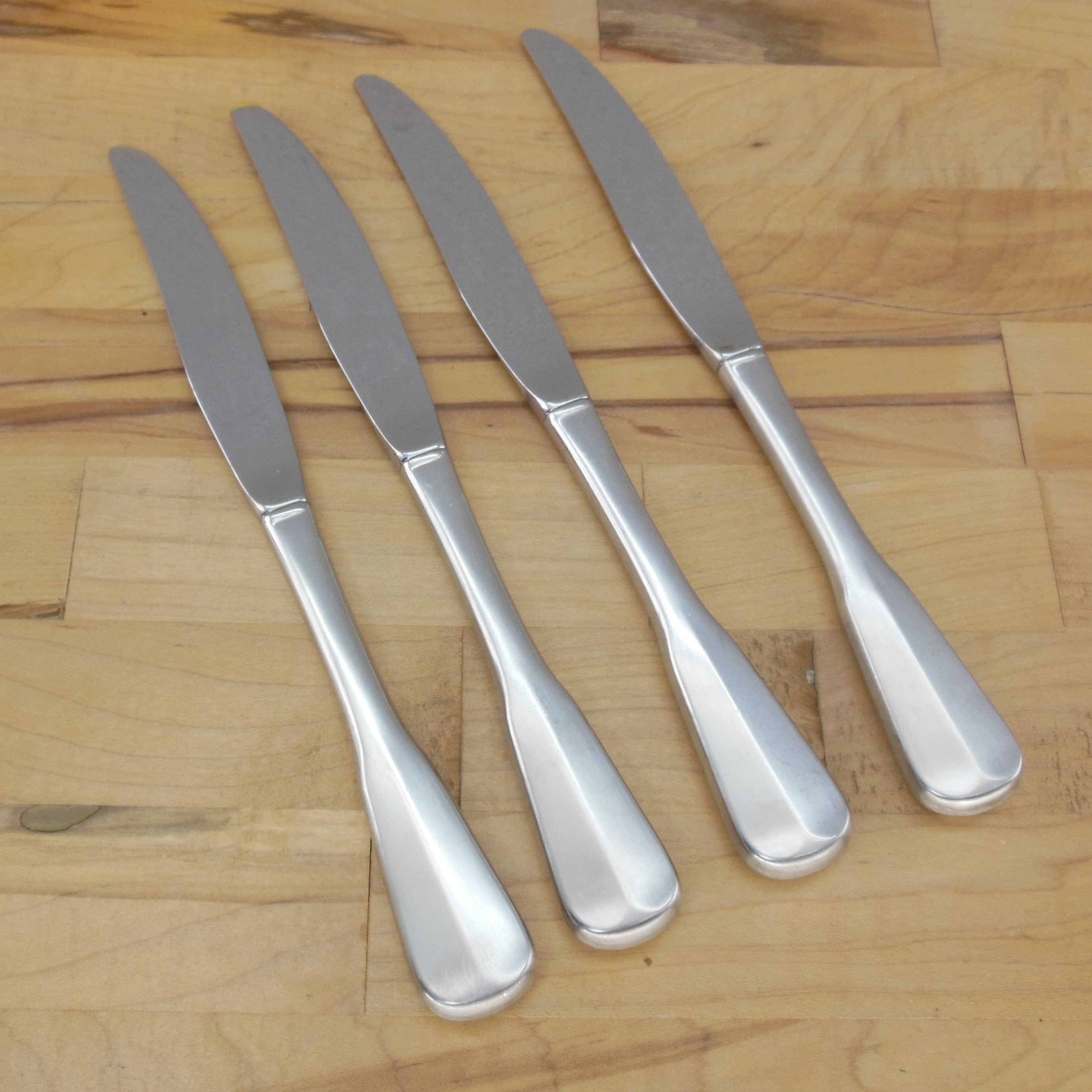 Oneida Kitchen Oneida Distinction Deluxe Stainless Colonial Artistry - 4 Set Dinner K ...