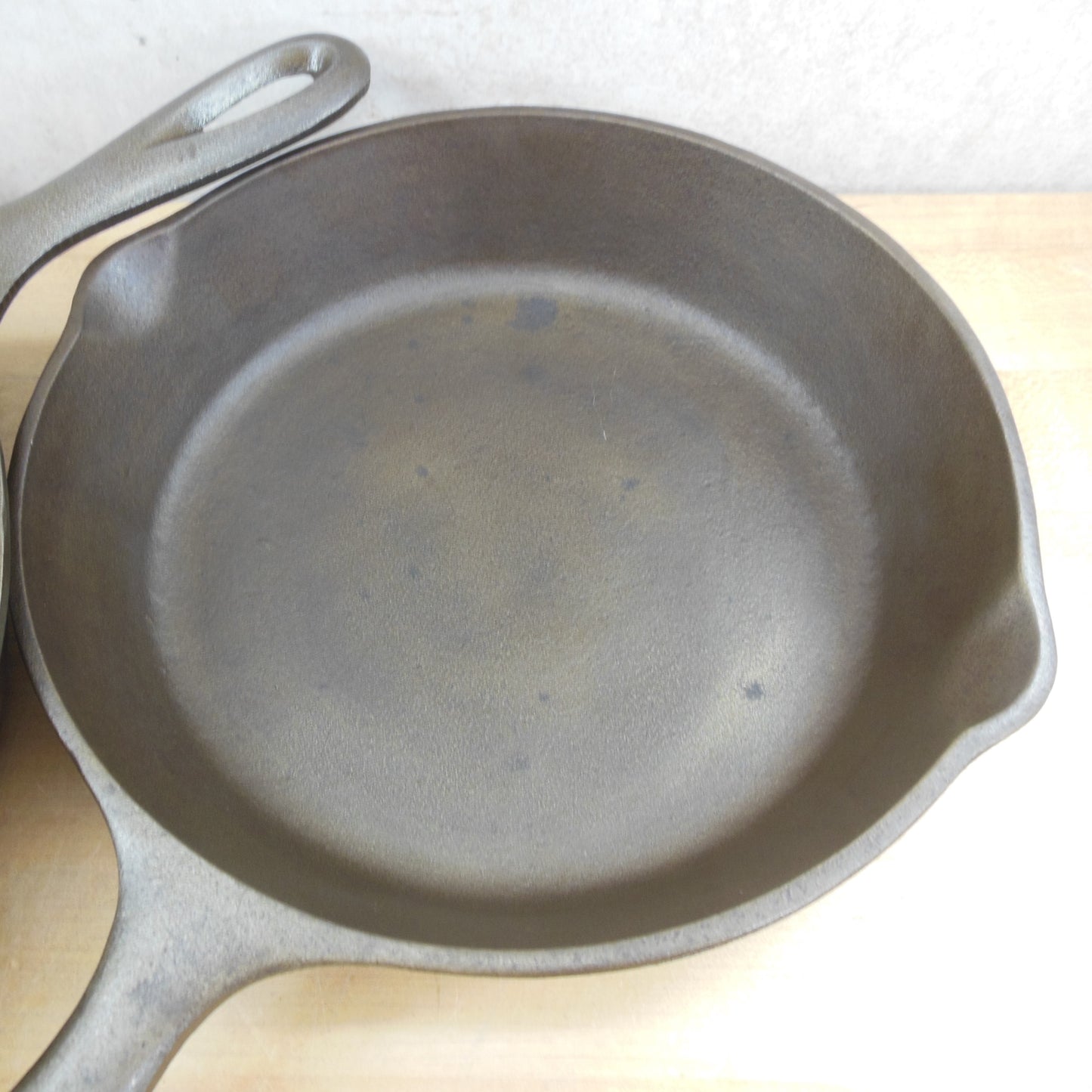 Lodge USA Vintage 3 Notch Cast Iron Skillet Pair #10 #5 SK used