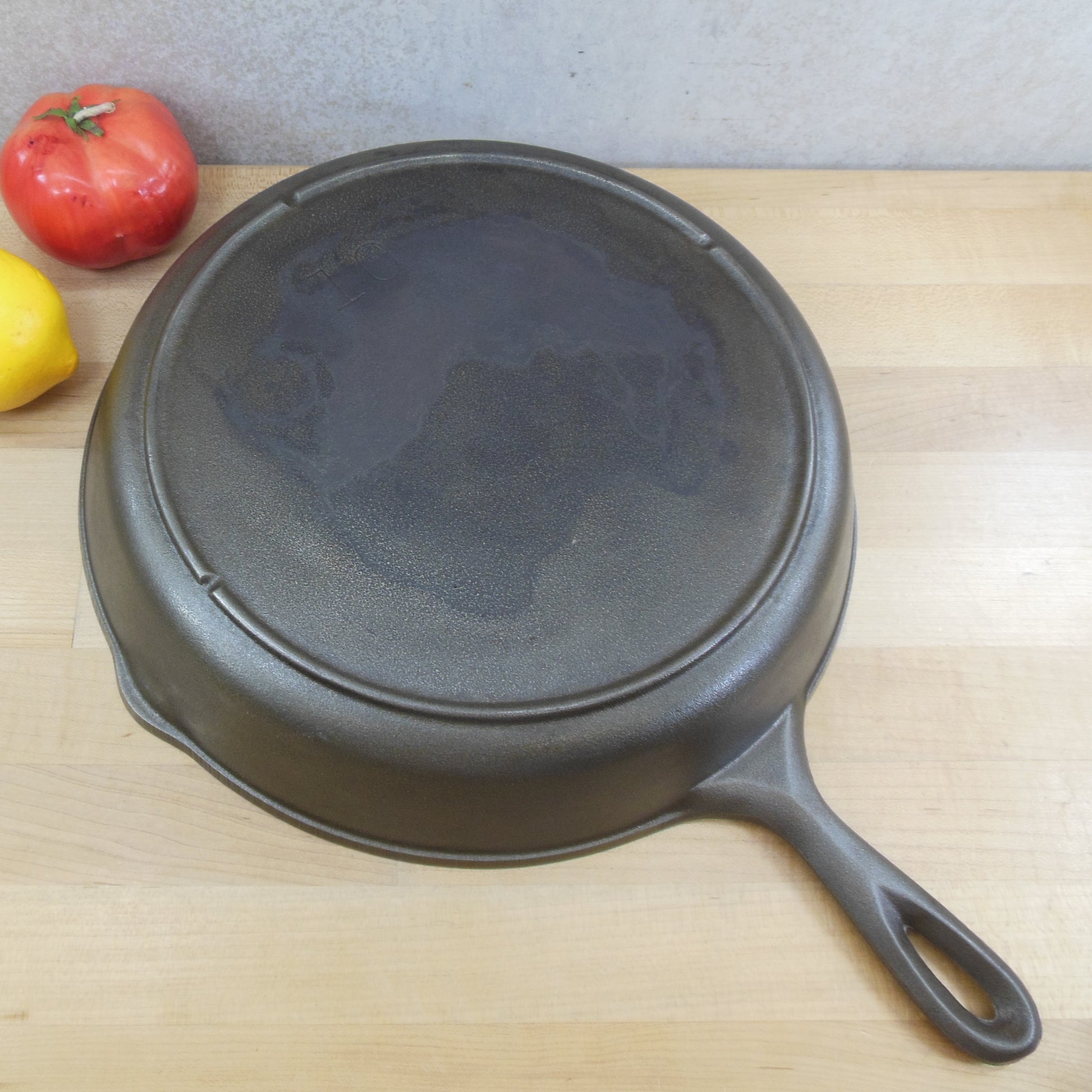 Lodge USA Vintage 3 Notch Cast Iron Skillet #10 12" - Discounted heat ring