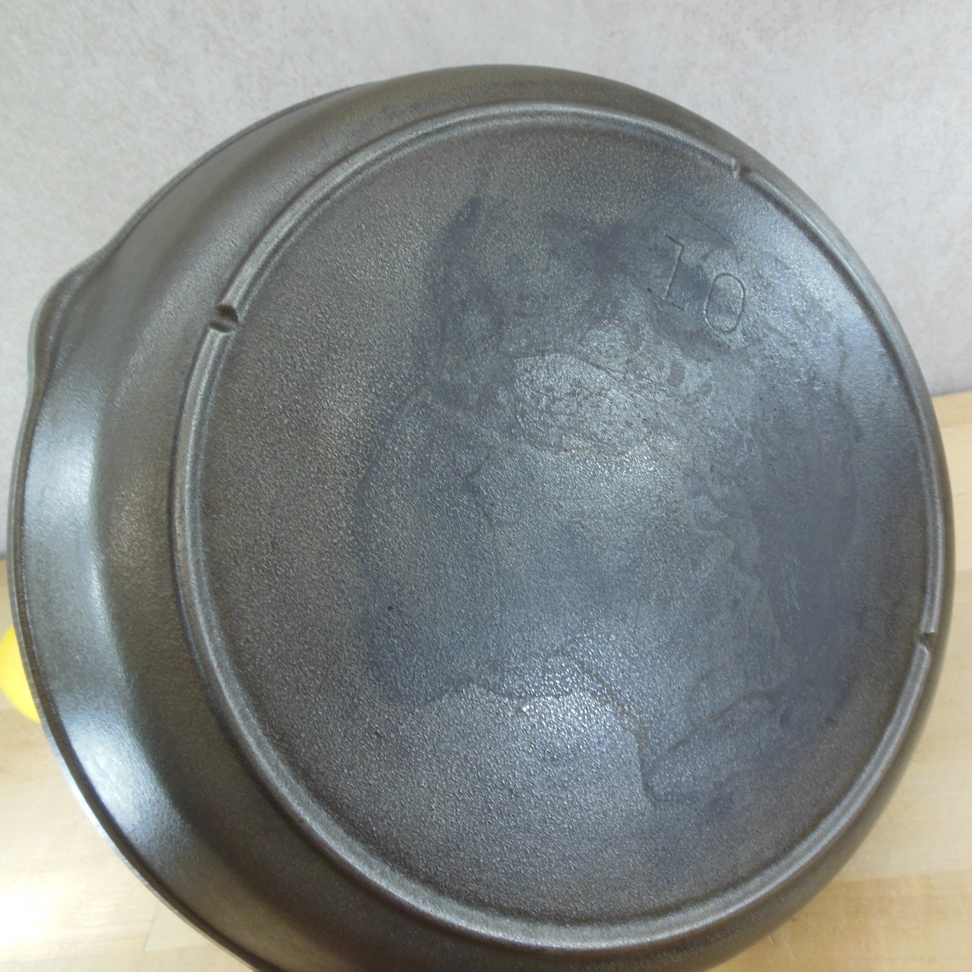 Lodge USA Vintage 3 Notch Cast Iron Skillet #10 12" - Discounted mottle
