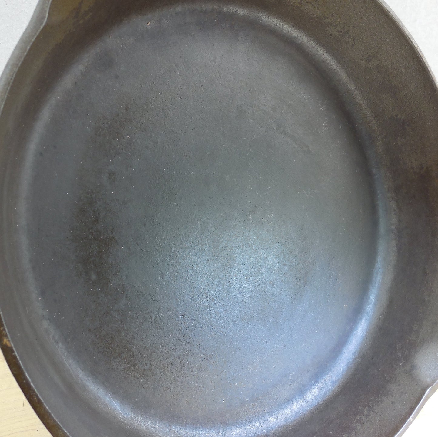 Lodge USA 3 Notch Heat Ring Cast Iron #10 Skillet 12" 10SK Interior