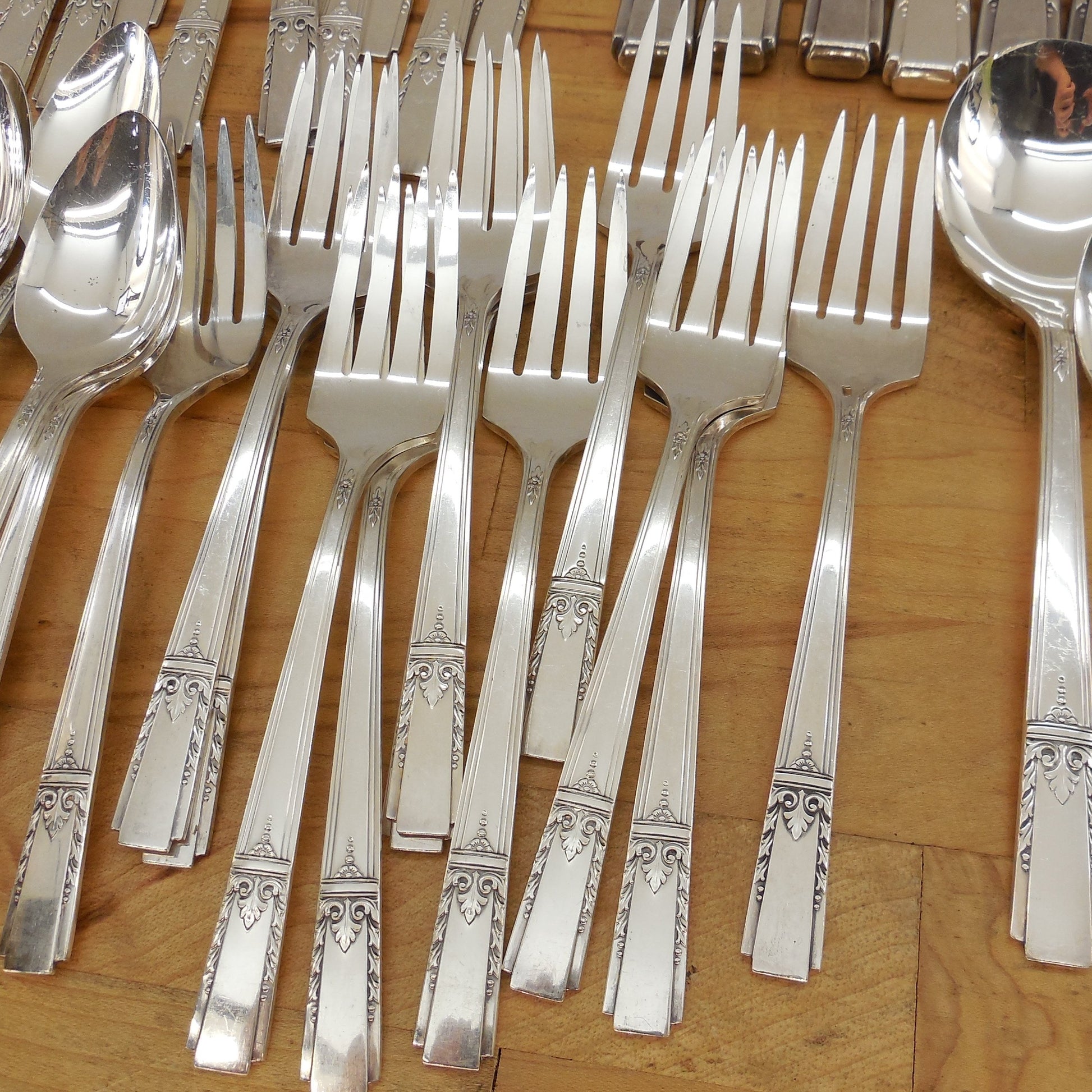 Oneida Wm Rogers Lady Drake Silver Plate Silverware Set 59 Pcs.