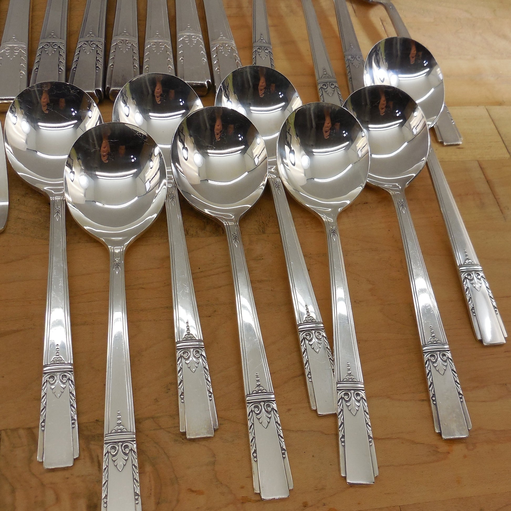 Oneida Wm Rogers Lady Drake Silver Plate Silverware Set 59 Pcs.