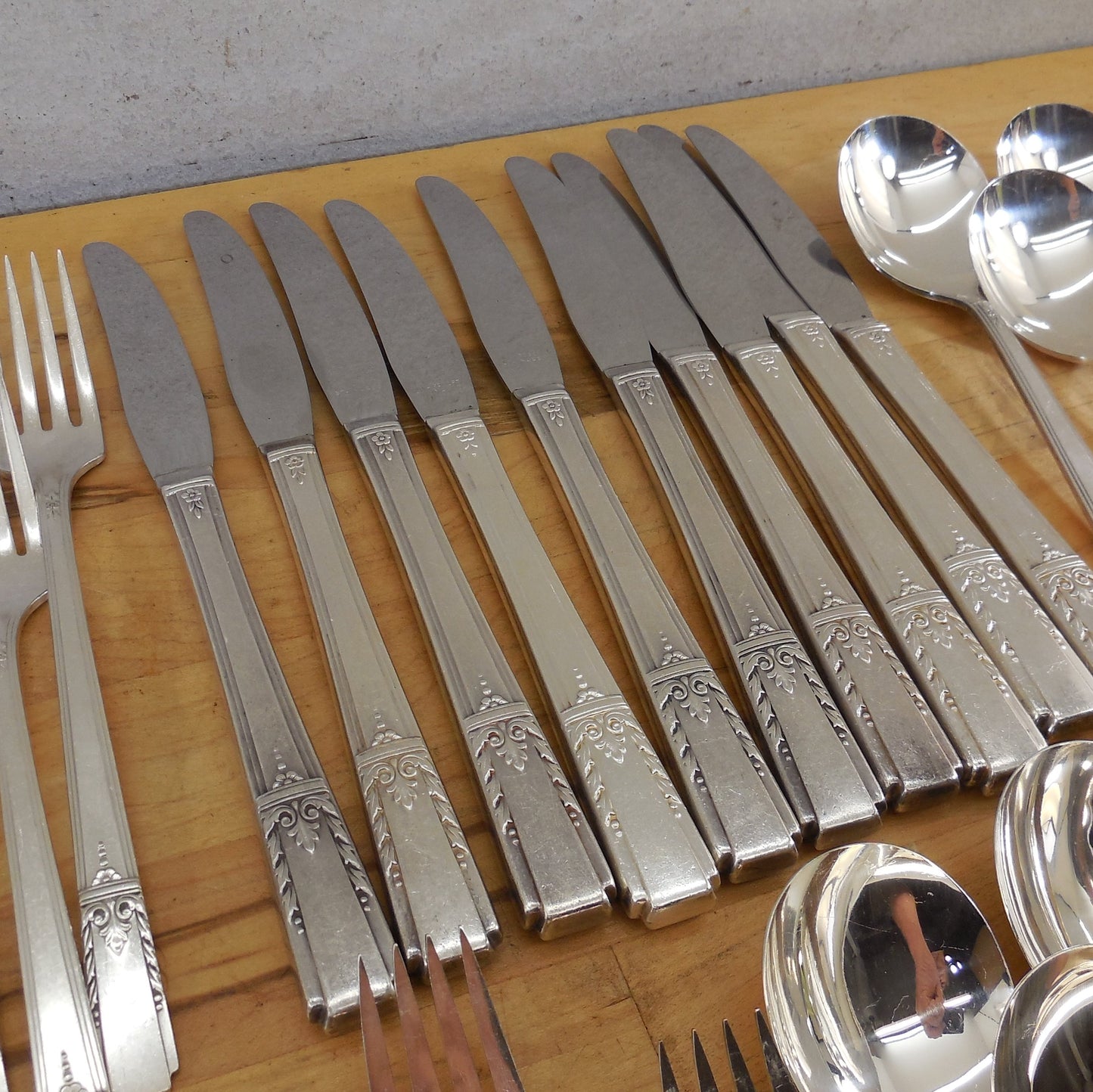 Oneida Wm Rogers Lady Drake Silver Plate Silverware Set 59 Pcs.