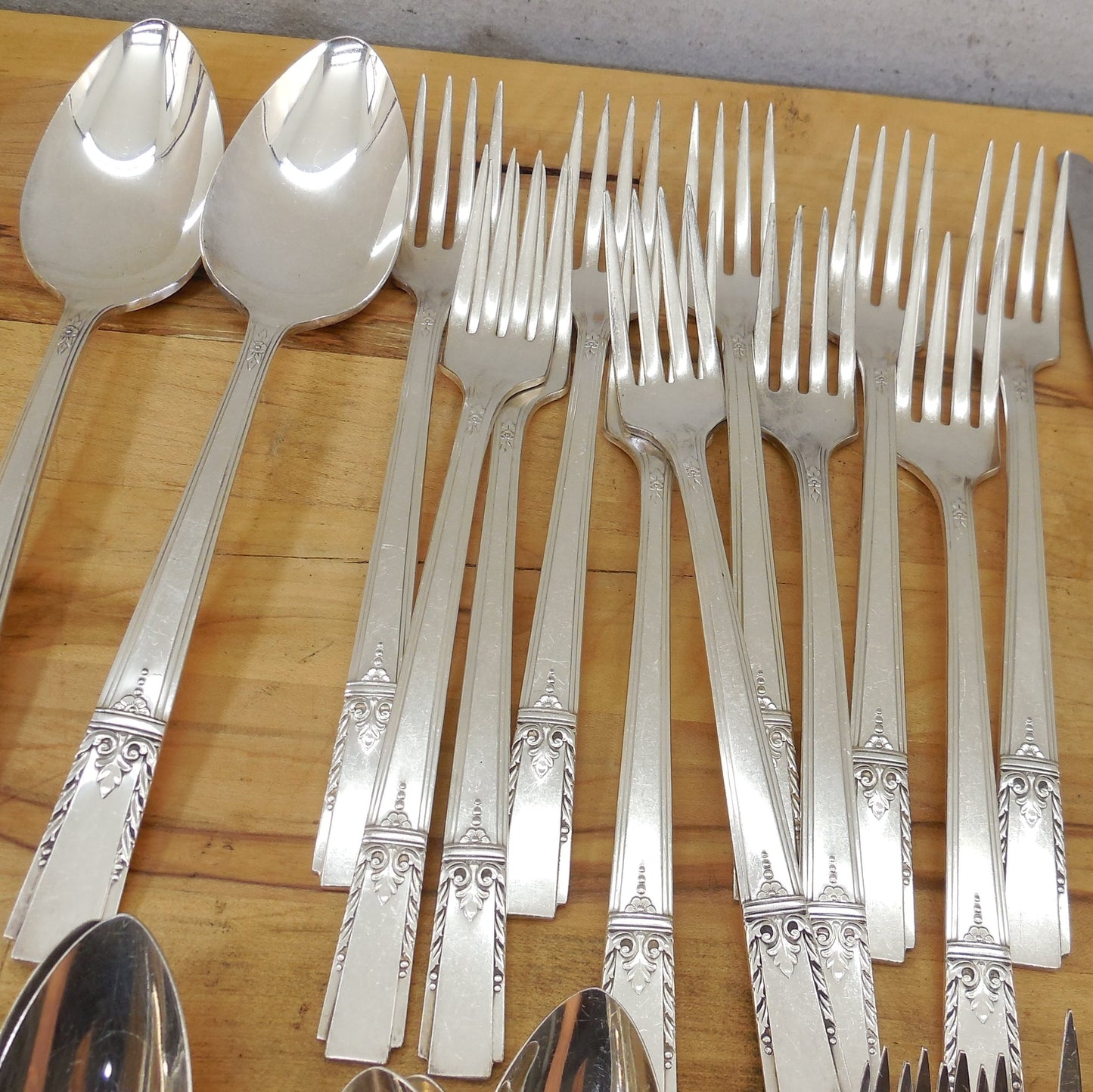 Oneida Wm Rogers Lady Drake Silver Plate Silverware Set 59 Pcs.