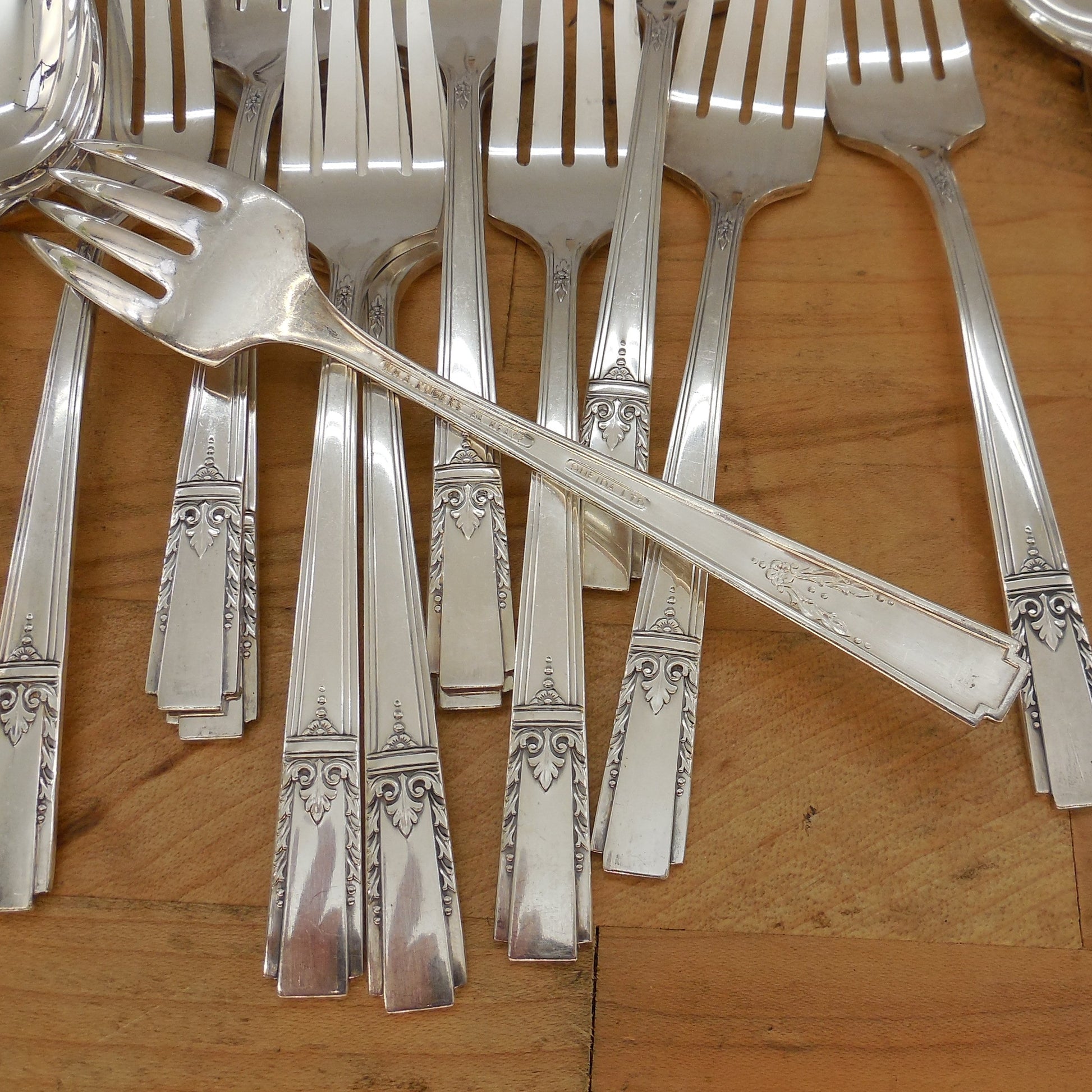 Oneida Wm Rogers Lady Drake Silver Plate Silverware Set 59 Pcs.