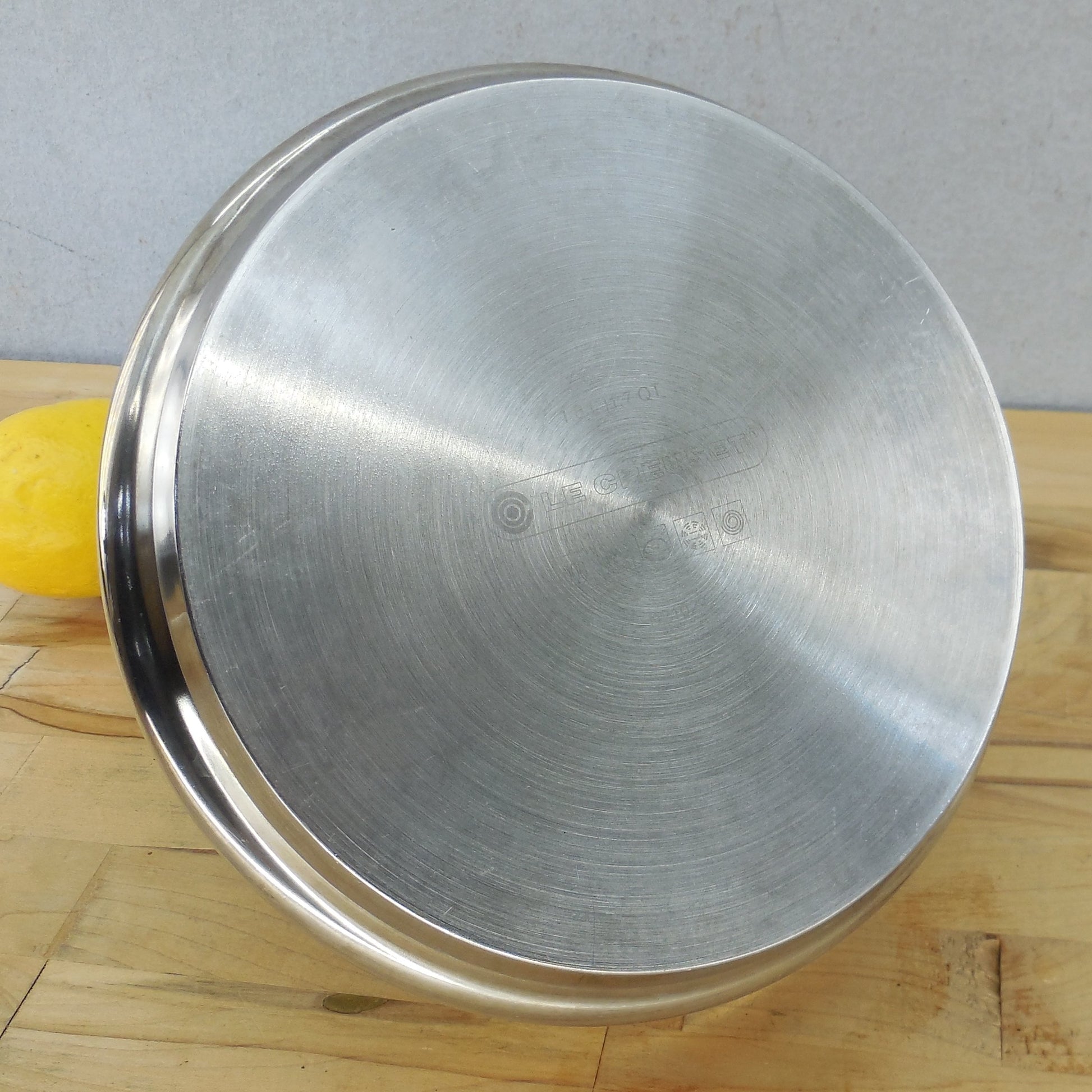 Le Creuset Tea Kettle Stainless Steel Whistling Pot 1.7QT 1.6 L Disc Bottom