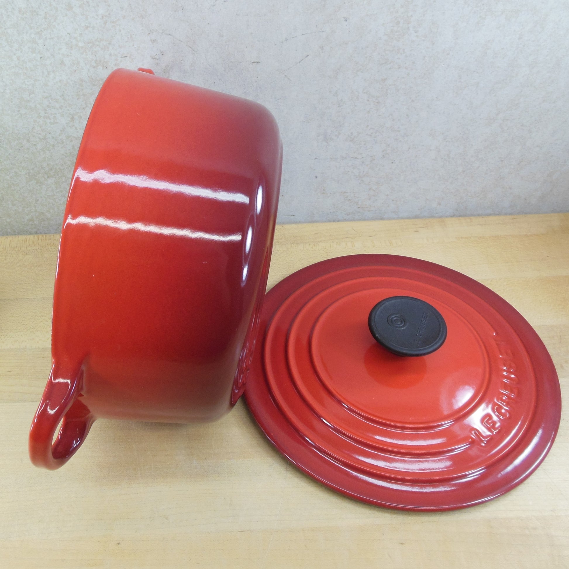 Le Creuset France Red Enamel Cast Iron #25 Oval Dutch Oven Cocotte