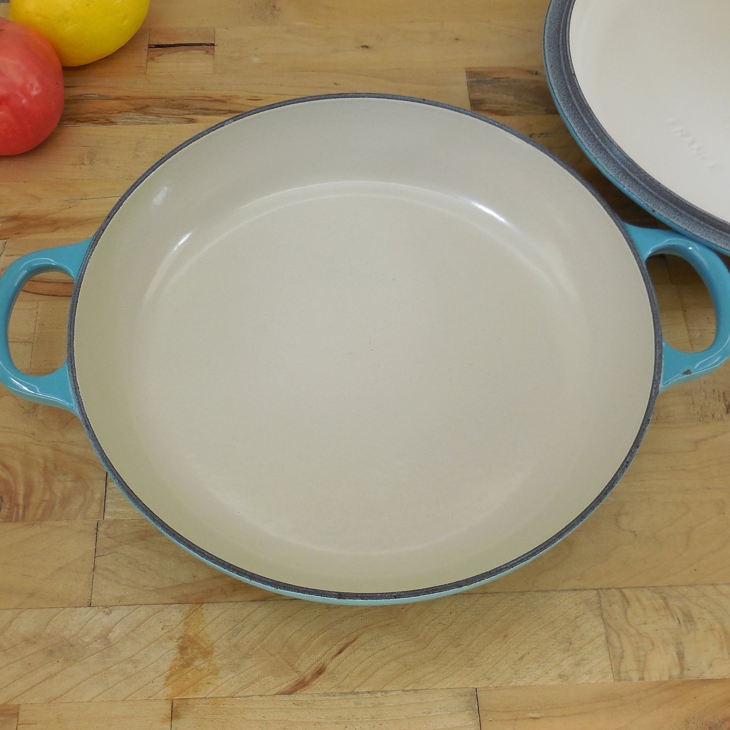 Le Creuset 2.25 Qt. Braiser Pan & Lid Turquoise Enamel Cast Iron 26cm beige interior