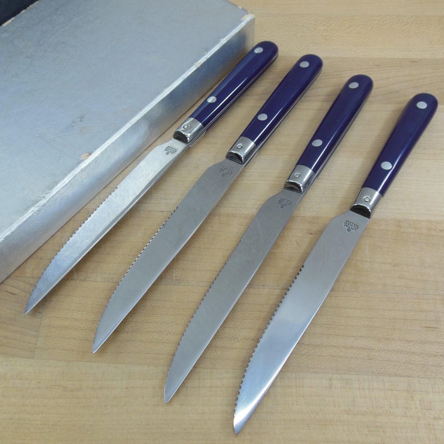 Lifetime Cutlery Paris Splendor Blue Steak Knives - Boxed 4 Set used