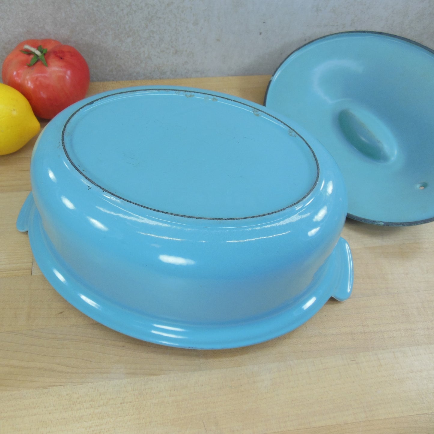 Le Creuset France Turquoise Enamel Cast Iron #24 Oval Dutch Oven Cocotte bottom