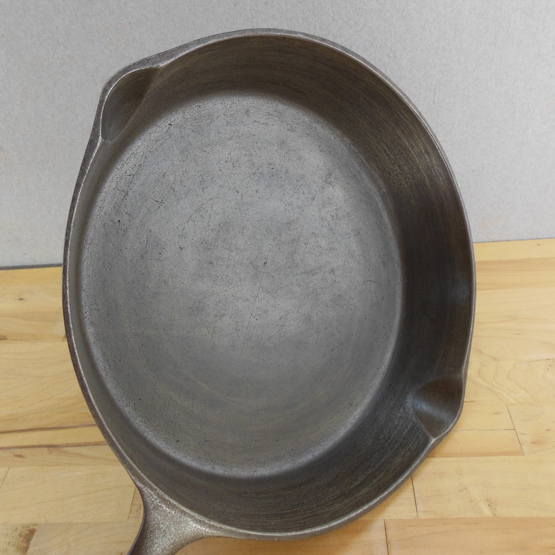 Lodge USA #8 Cast Iron Skillet 3 Notch Heat Ring Used