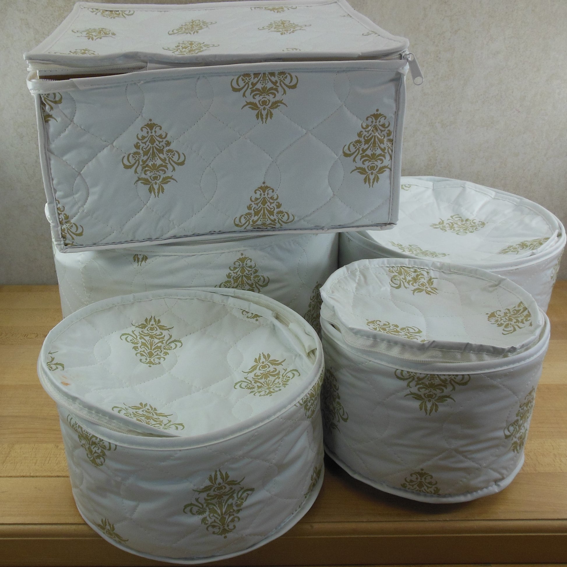 Mikasa Japan Classic Flair White Dinnerware Twenty Piece Service for 4 Five Place Setting
