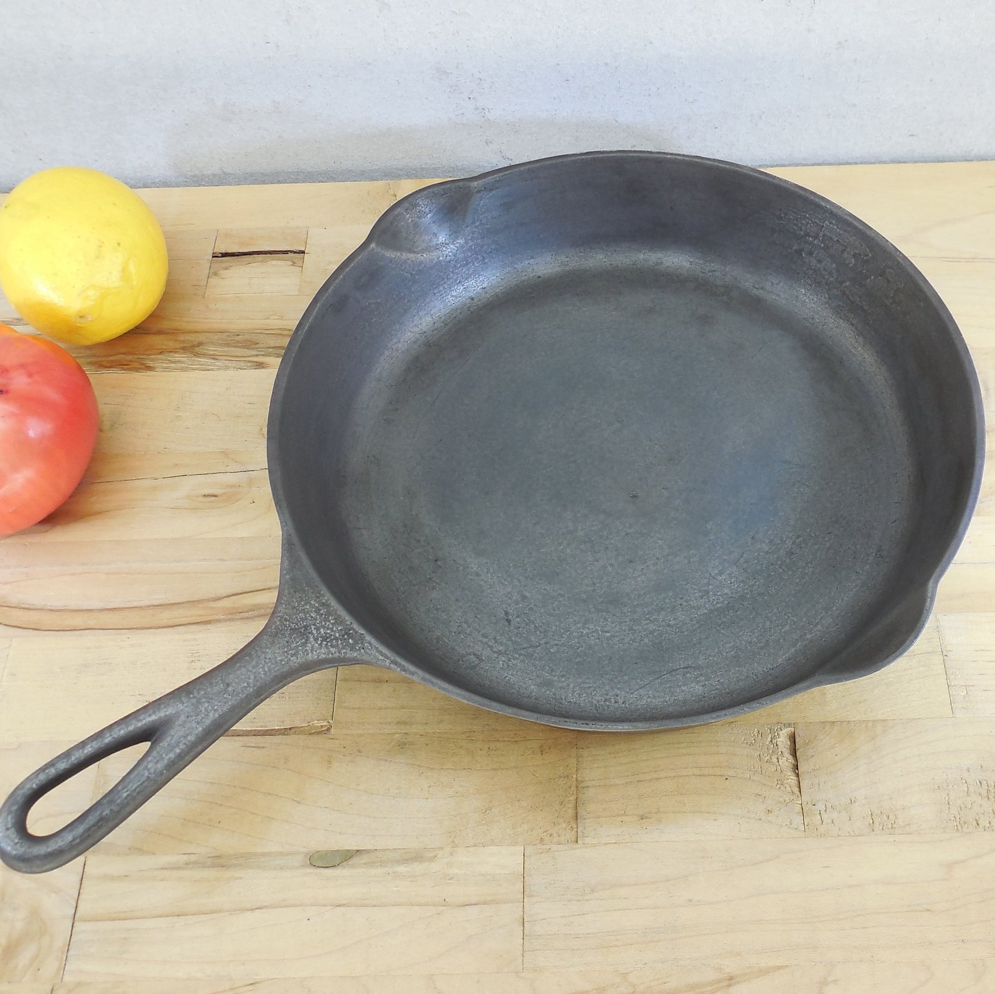 Griswold Iron Mountain #8 Cast Iron Skillet 755 Heat Ring Cleaned