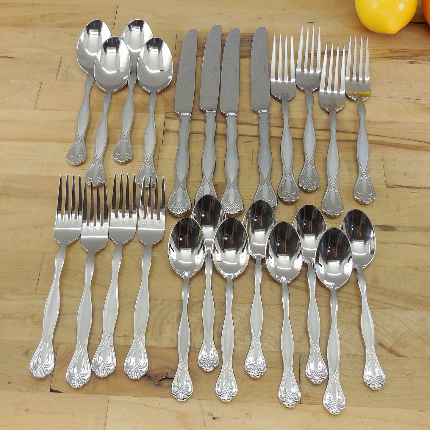 Oneida Majestic 24 Piece Flatware Set 18/10 Stainless Open Box Service for 4