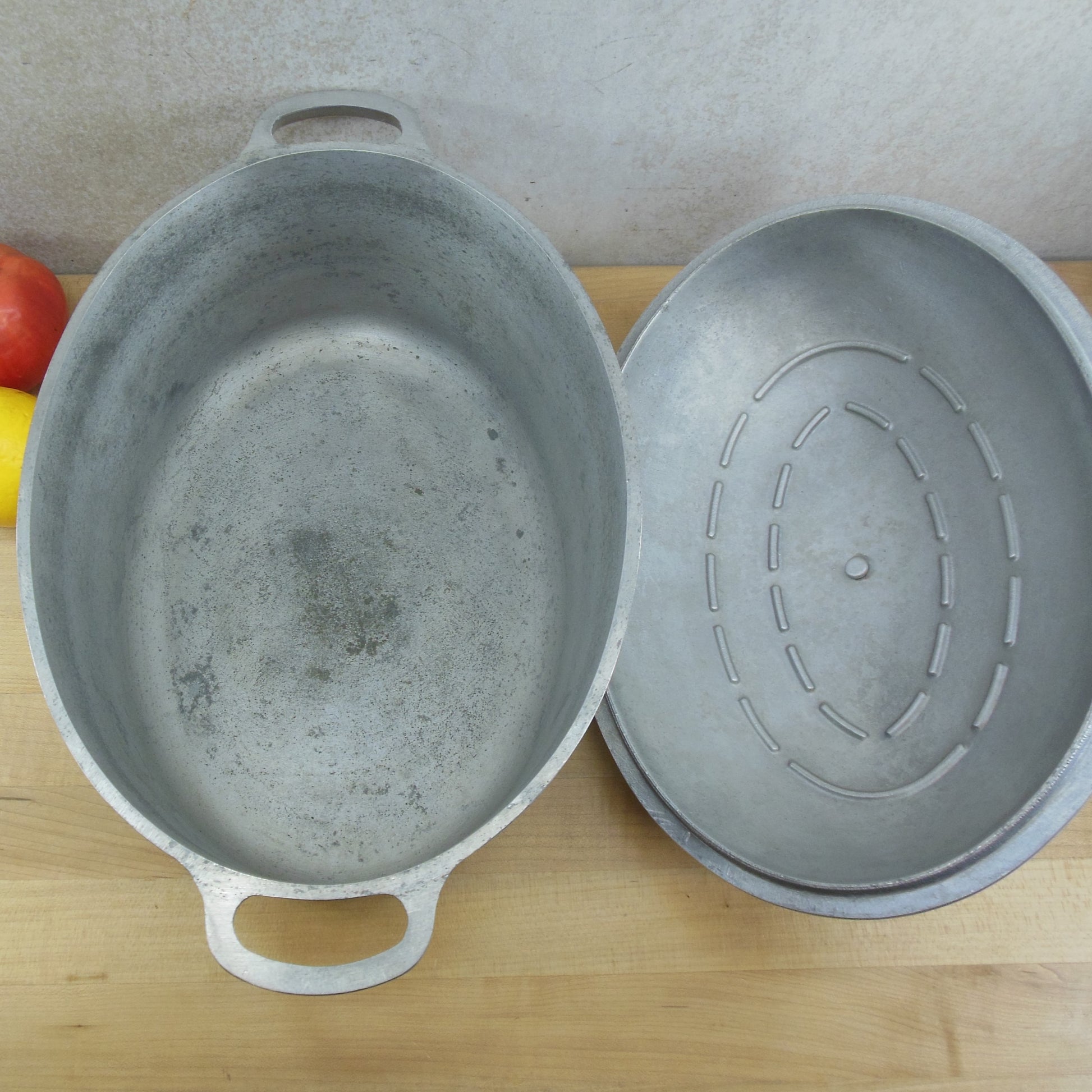 VINTAGE Cast Aluminum Majestic Ware Oval Dutch Oven Roaster w/Lid 12.5 x  9