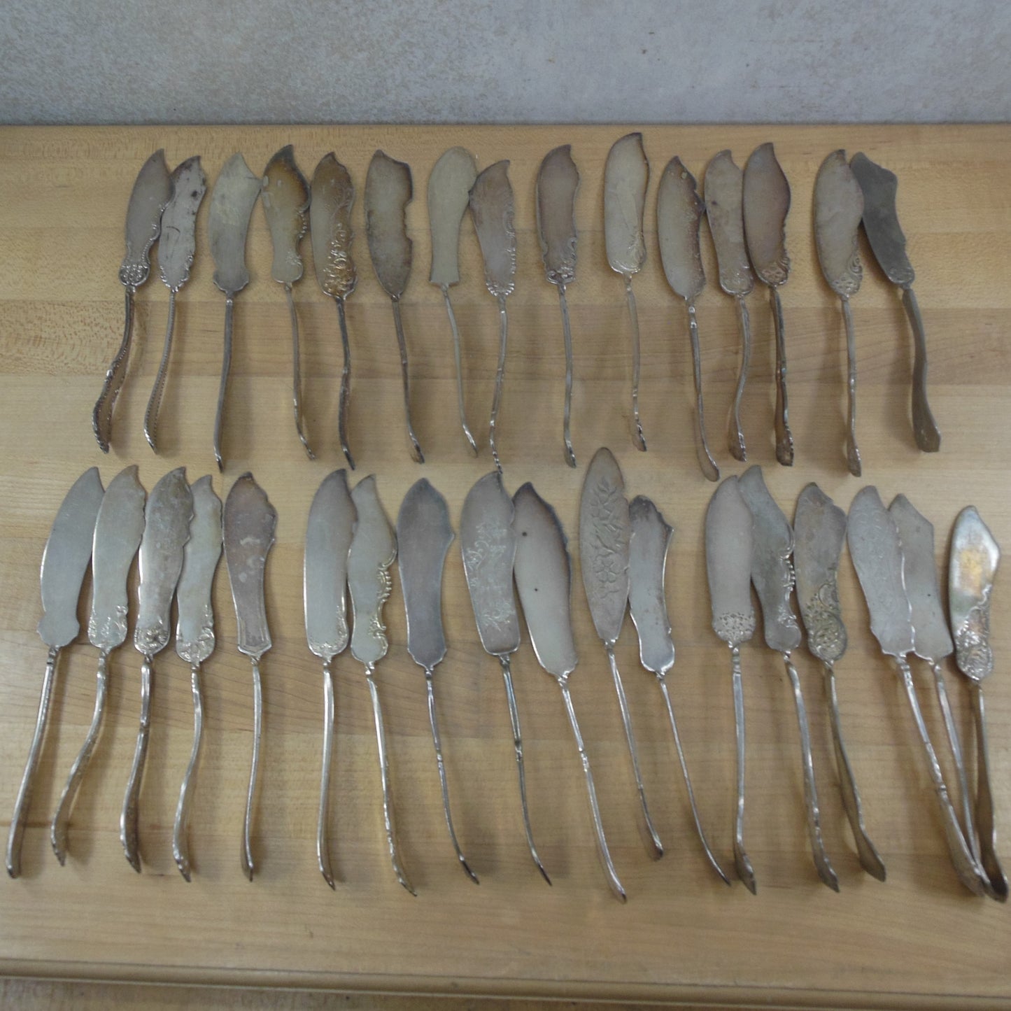 Antique Mixed Master Collection 33 Silverplate Master Butter Knives Twist blades