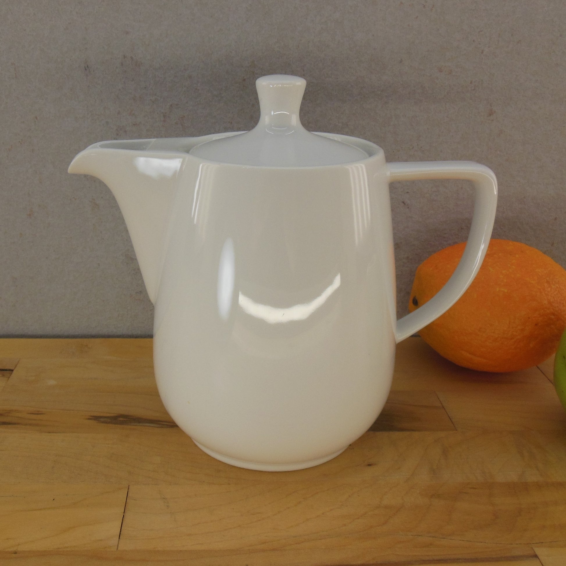 Melitta Germany White Porcelain 6 Cup Coffee Pot - No Drip Spout