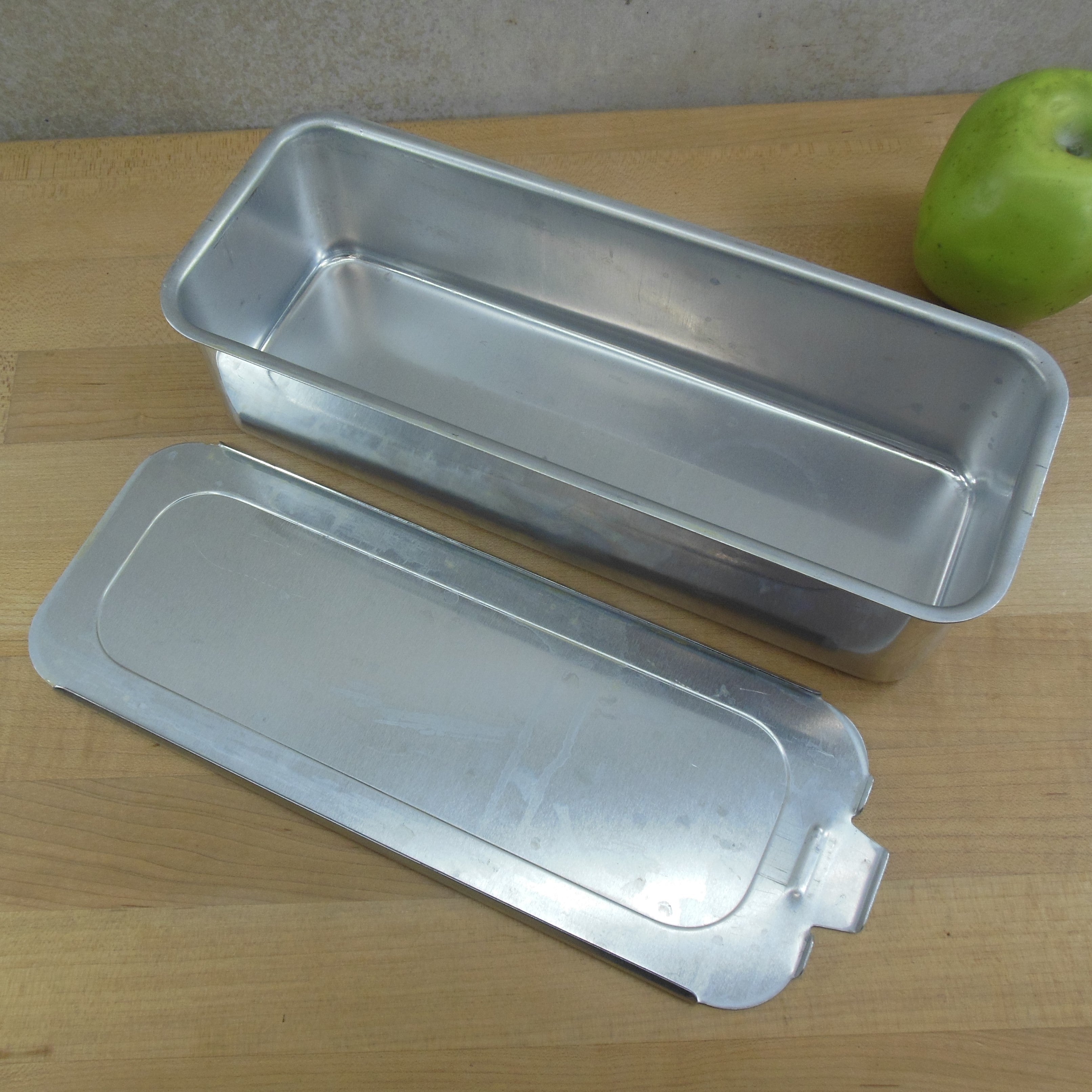 Mirro aluminum hotsell cake pan