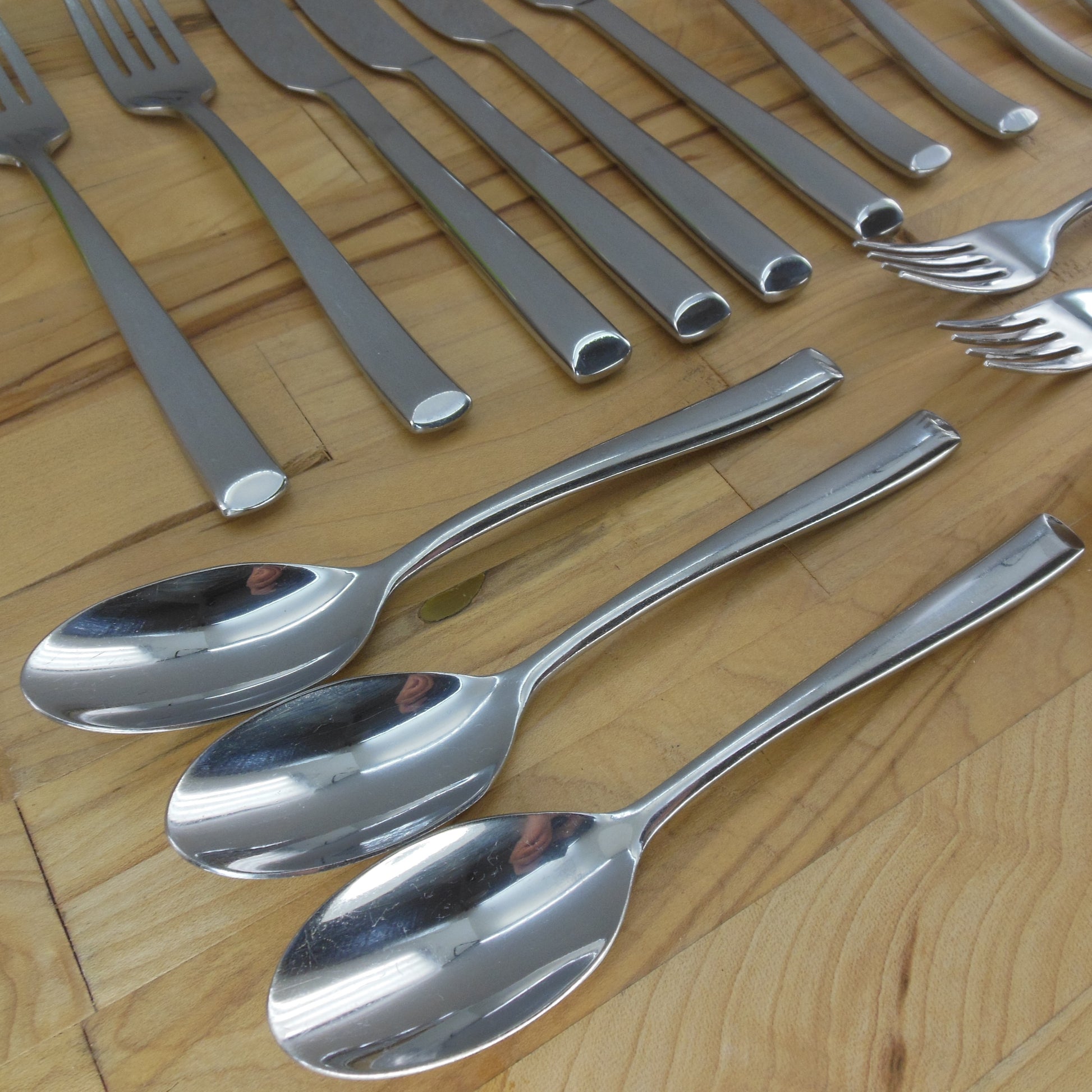 Mikasa Addison Stainless Flatware 26 Piece Lot Fork Spoon Knife Teaspoon