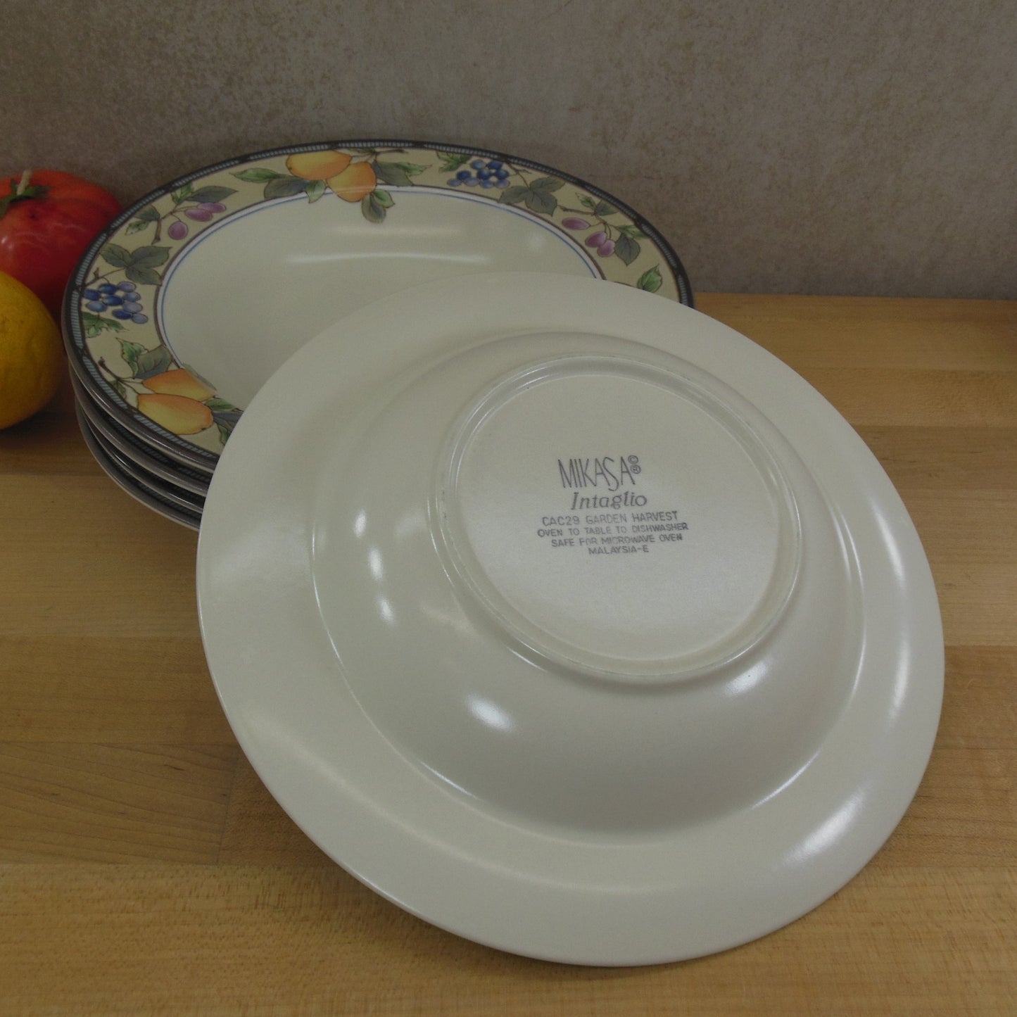 Mikasa Intaglio Garden Harvest - Rim Soup Bowls 5 Set vintage used