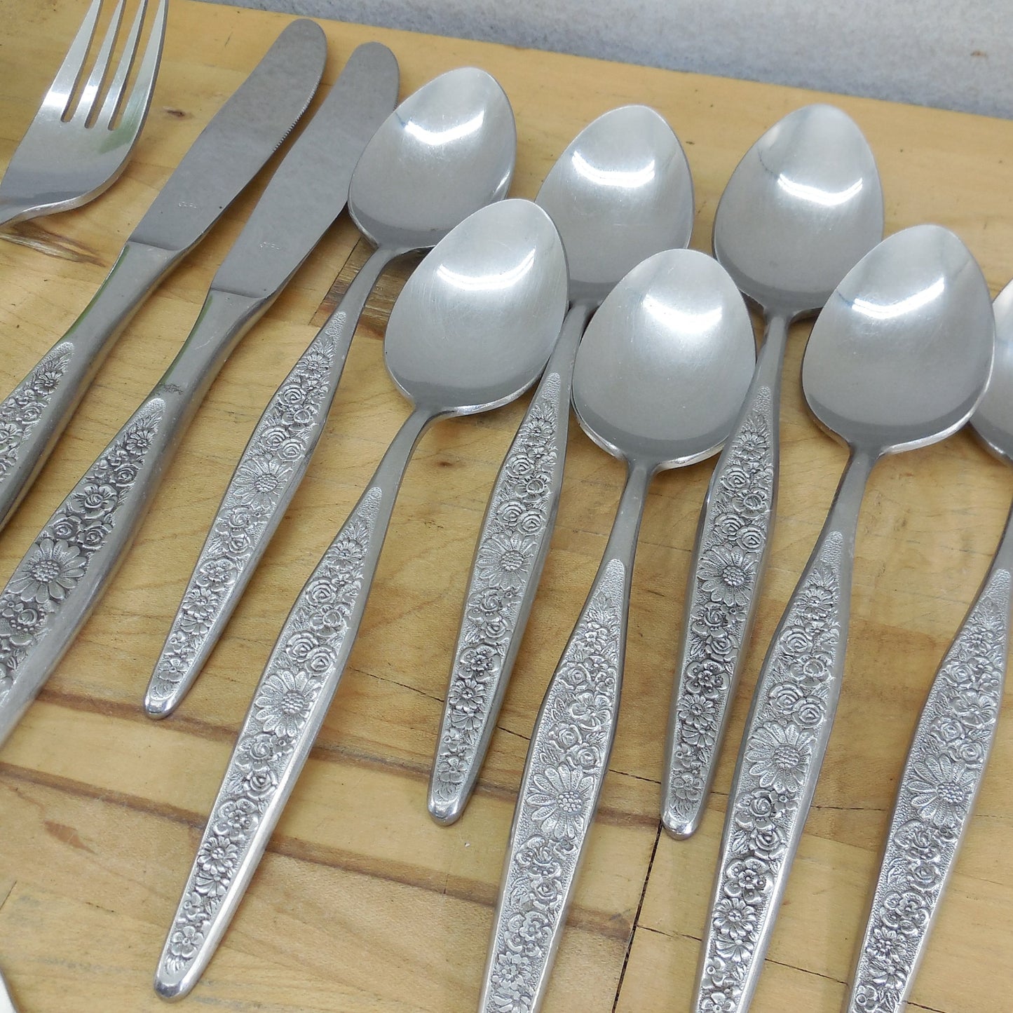 Unbranded UNF6 Japan Stainless Flatware 13 Lot Floral No Black Teaspoon Fork Knife