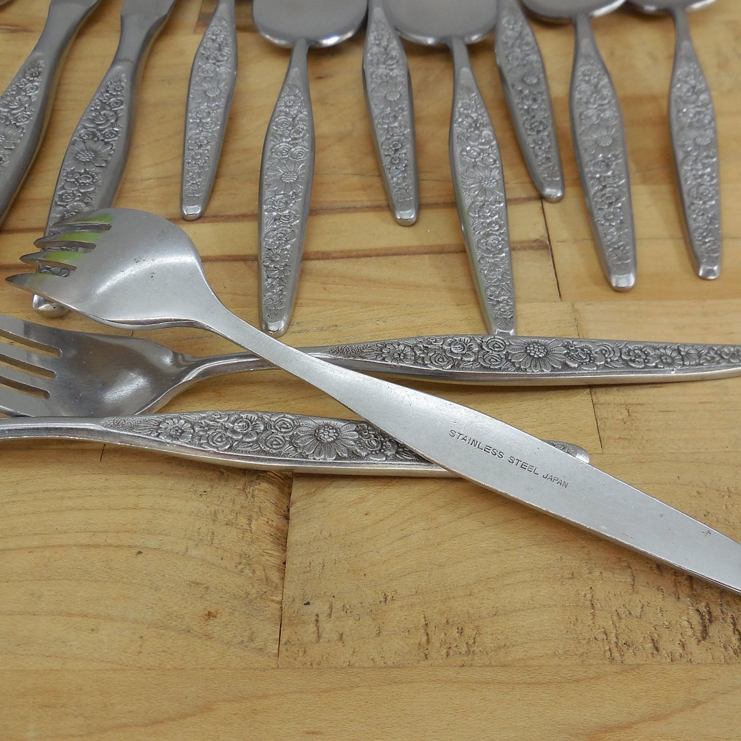 Unbranded UNF6 Japan Stainless Flatware 13 Lot Floral No Black Used