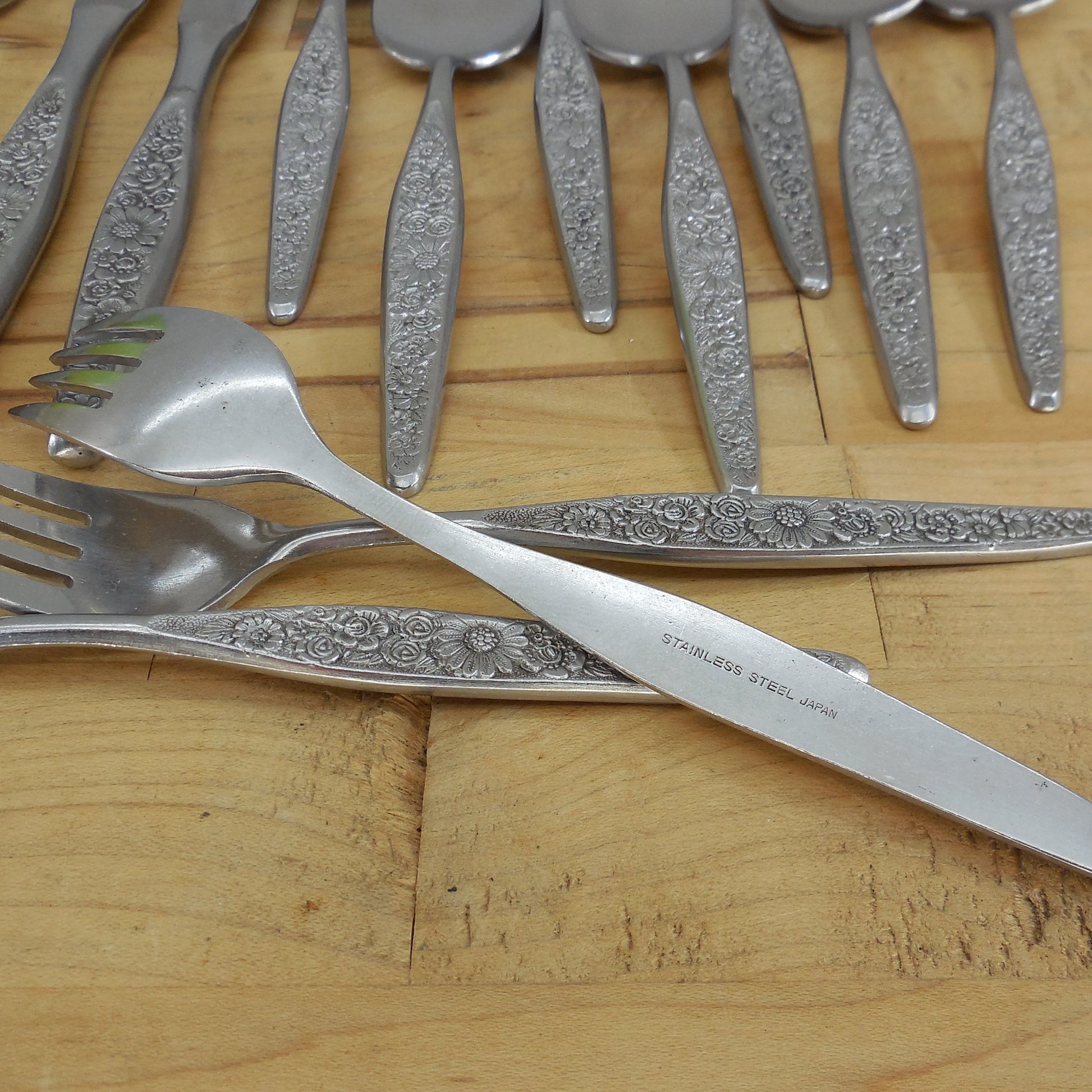 Unbranded UNF6 Japan Stainless Flatware 13 Lot Floral No Black Used