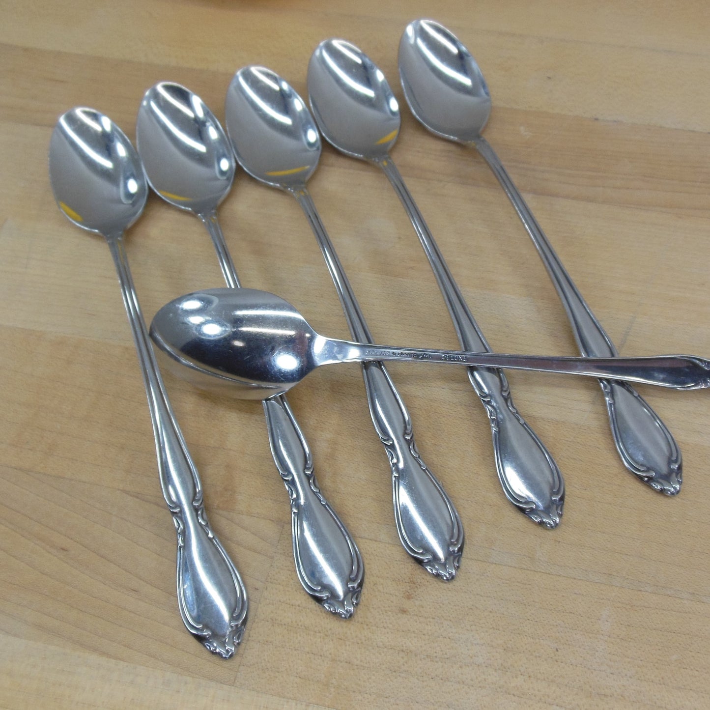 Oneida Ltd. Deluxe Heritage Strathmore Stainless Flatware - 6 Set Iced Tea Spoons Vintage Used