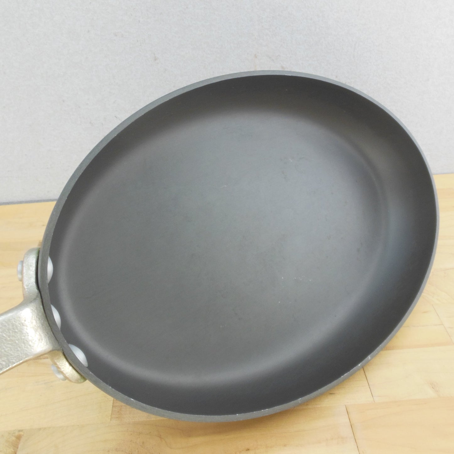 Calphalon Commercial Cookware Anodized Oval Omelet Pan Skillet 192 Used
