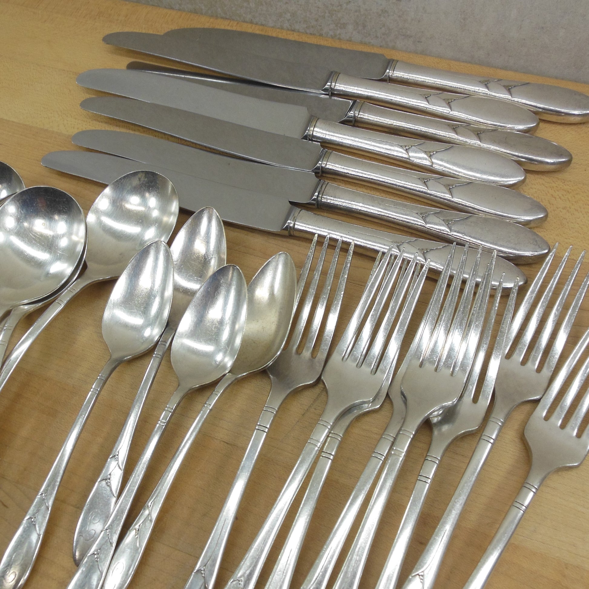 Oneida Community Silverplate Lady Hamilton 26 Piece Lot Flatware Dinner Fork Knife