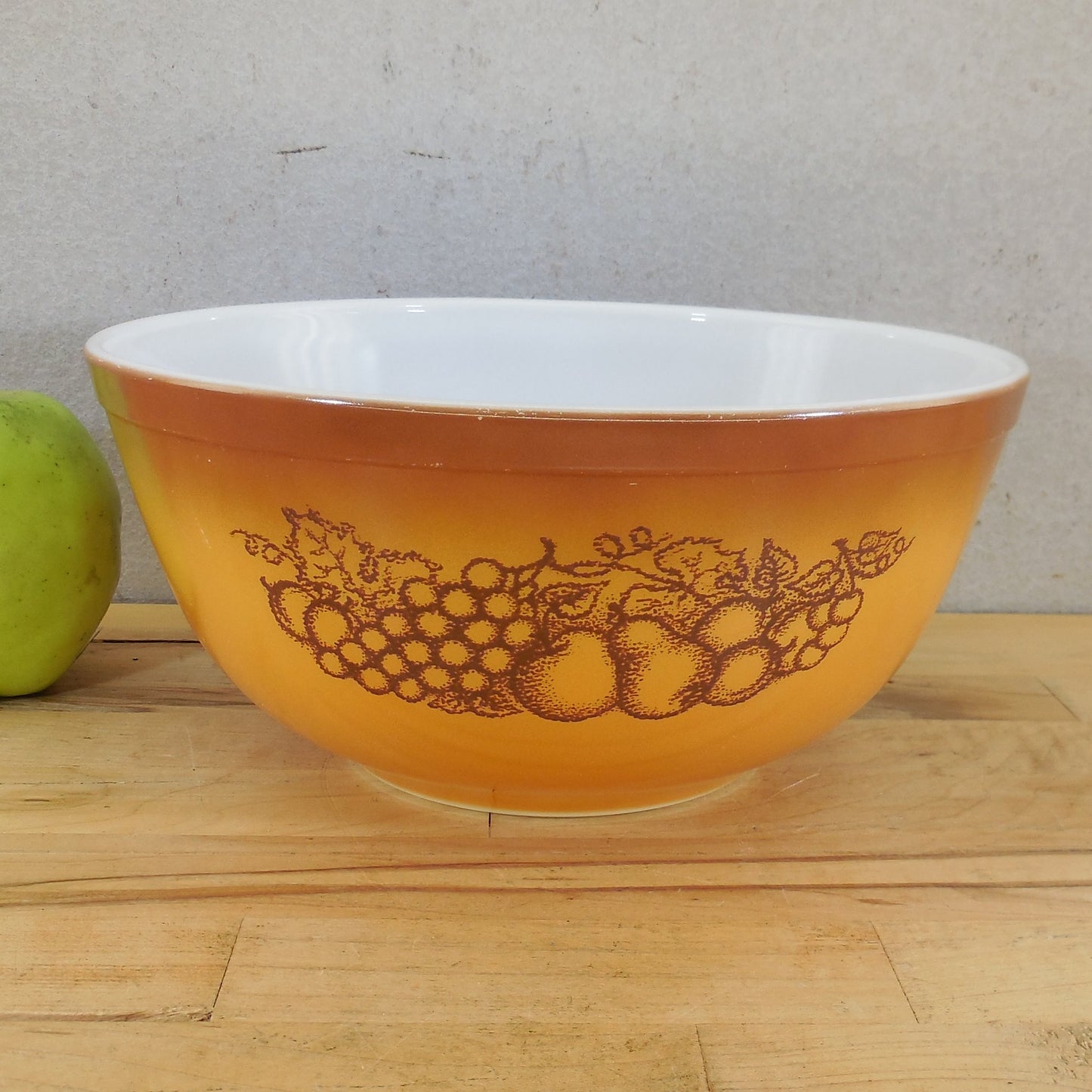 Pyrex Glass Old Orchard 2.5 Quart Mixing Bowl 403 Brown Gold Fruit