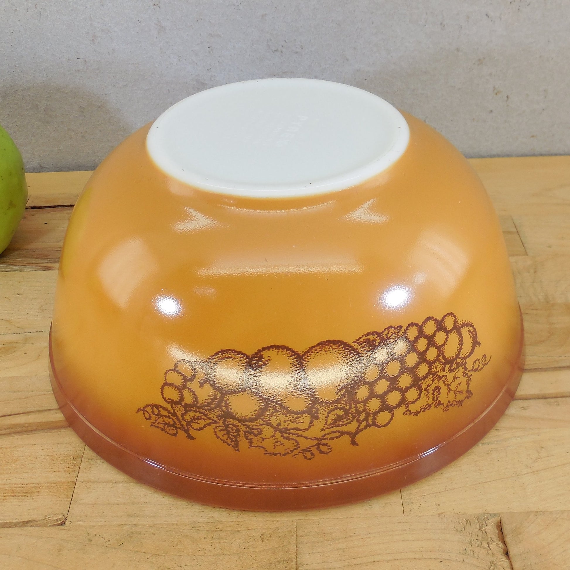 Pyrex Glass Old Orchard 2.5 Quart Mixing Bowl 403 Brown Gold Fruit Vintage
